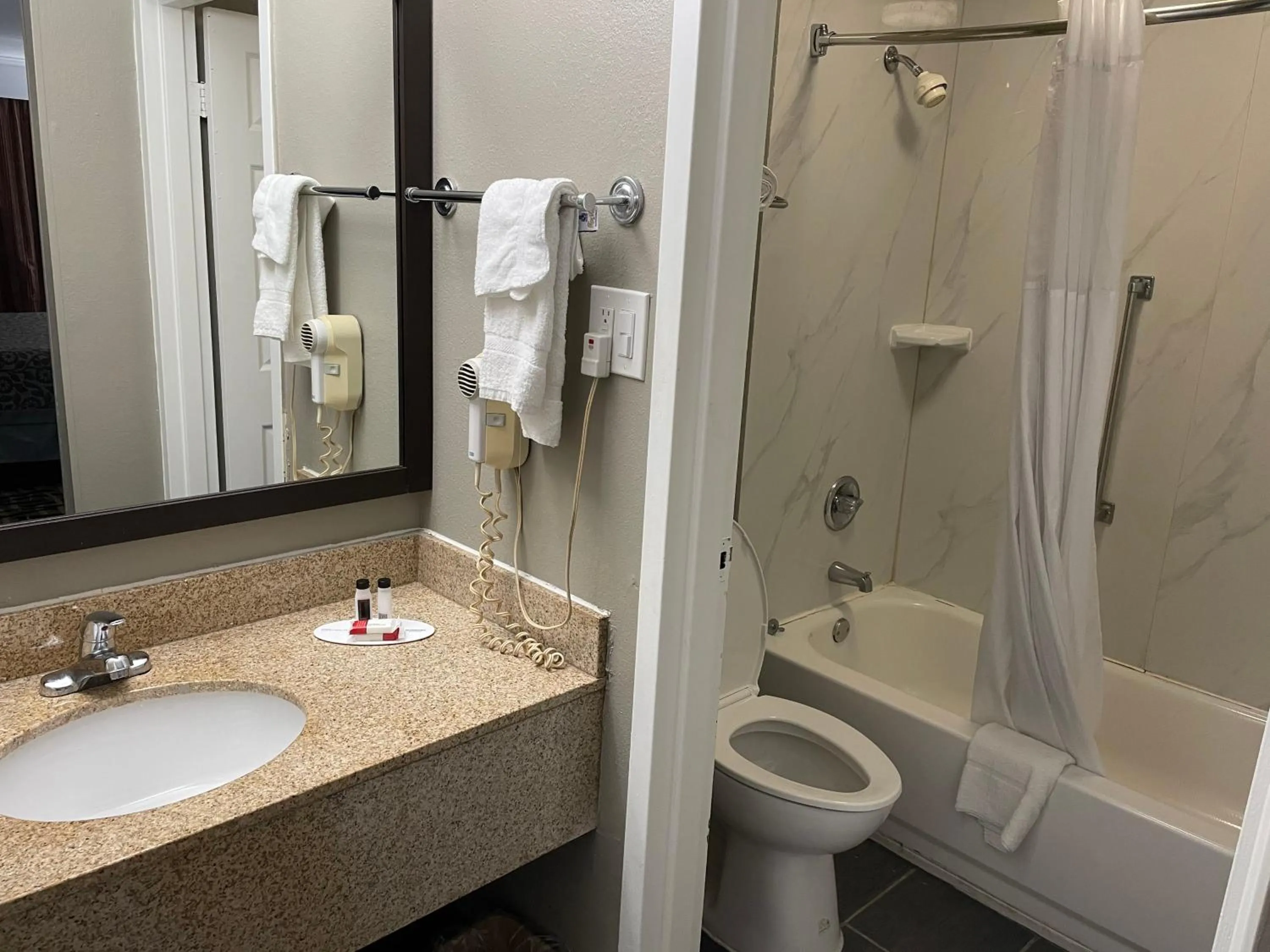 Bathroom in Days Inn & Suites by Wyndham Collierville Germantown Area