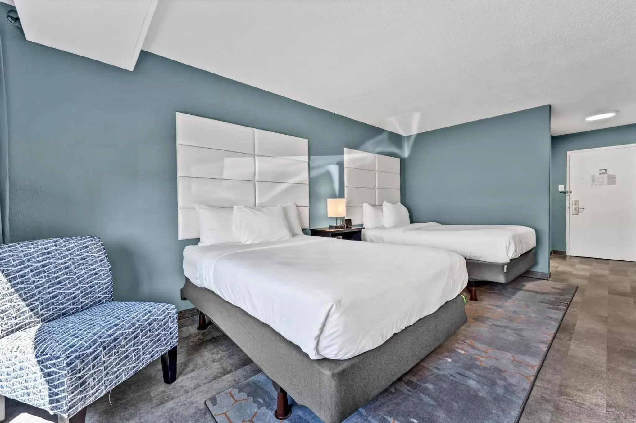 Deluxe Double Room in Buffalo Airport Hotel Deluxe Double Room in Buffalo Airport Hotel