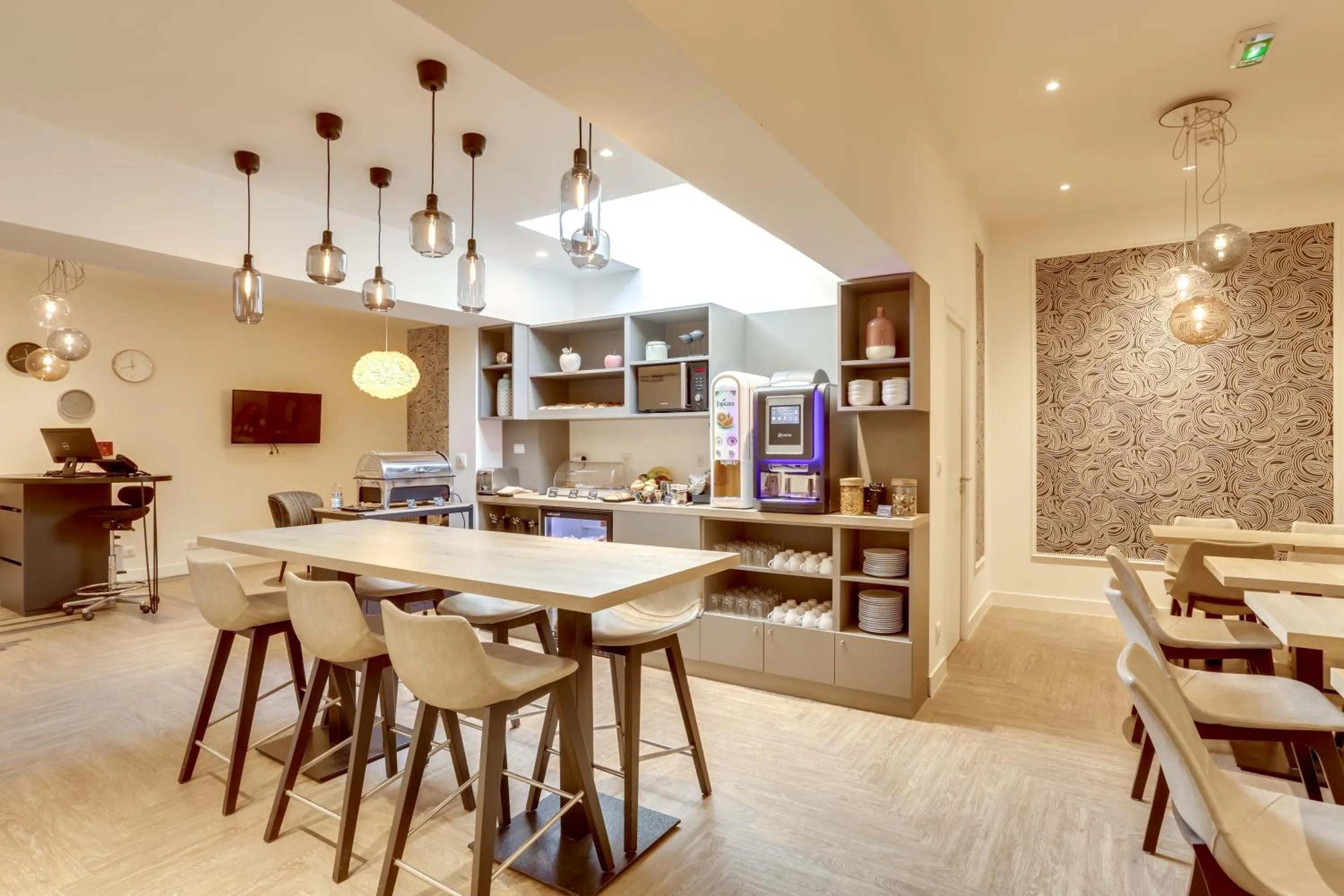 Restaurant/places to eat in Hotel Courseine