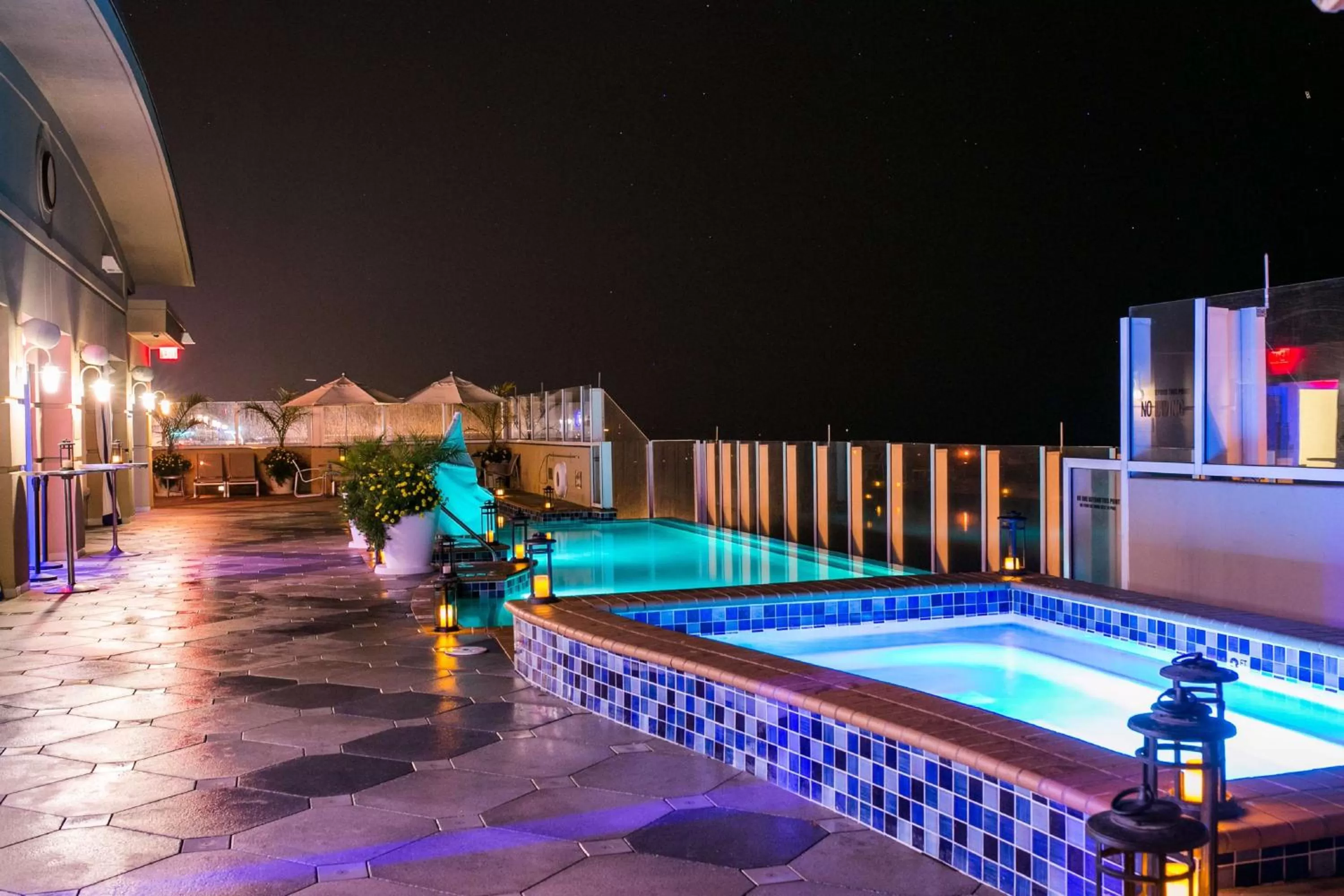 Lounge or bar in Hilton Virginia Beach Oceanfront