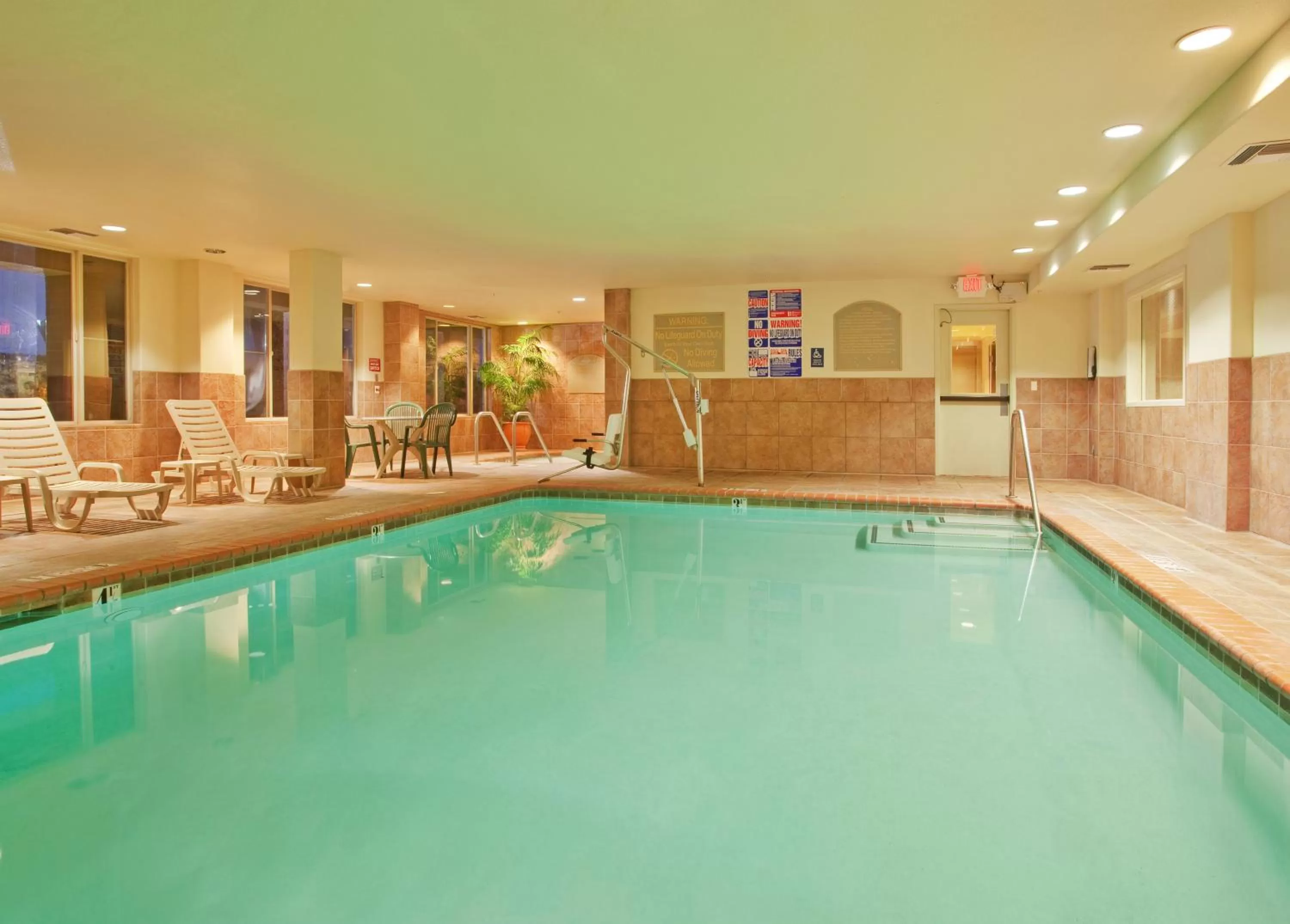 Swimming pool in Holiday Inn Express Woodland by IHG