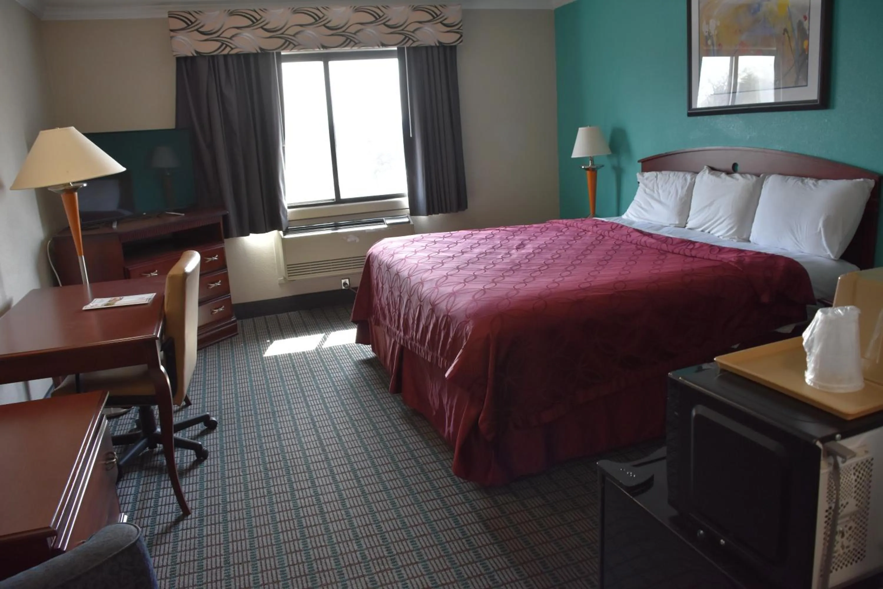 Photo of the whole room, Bed in Rodeway Inn Syracuse Carrier Circle
