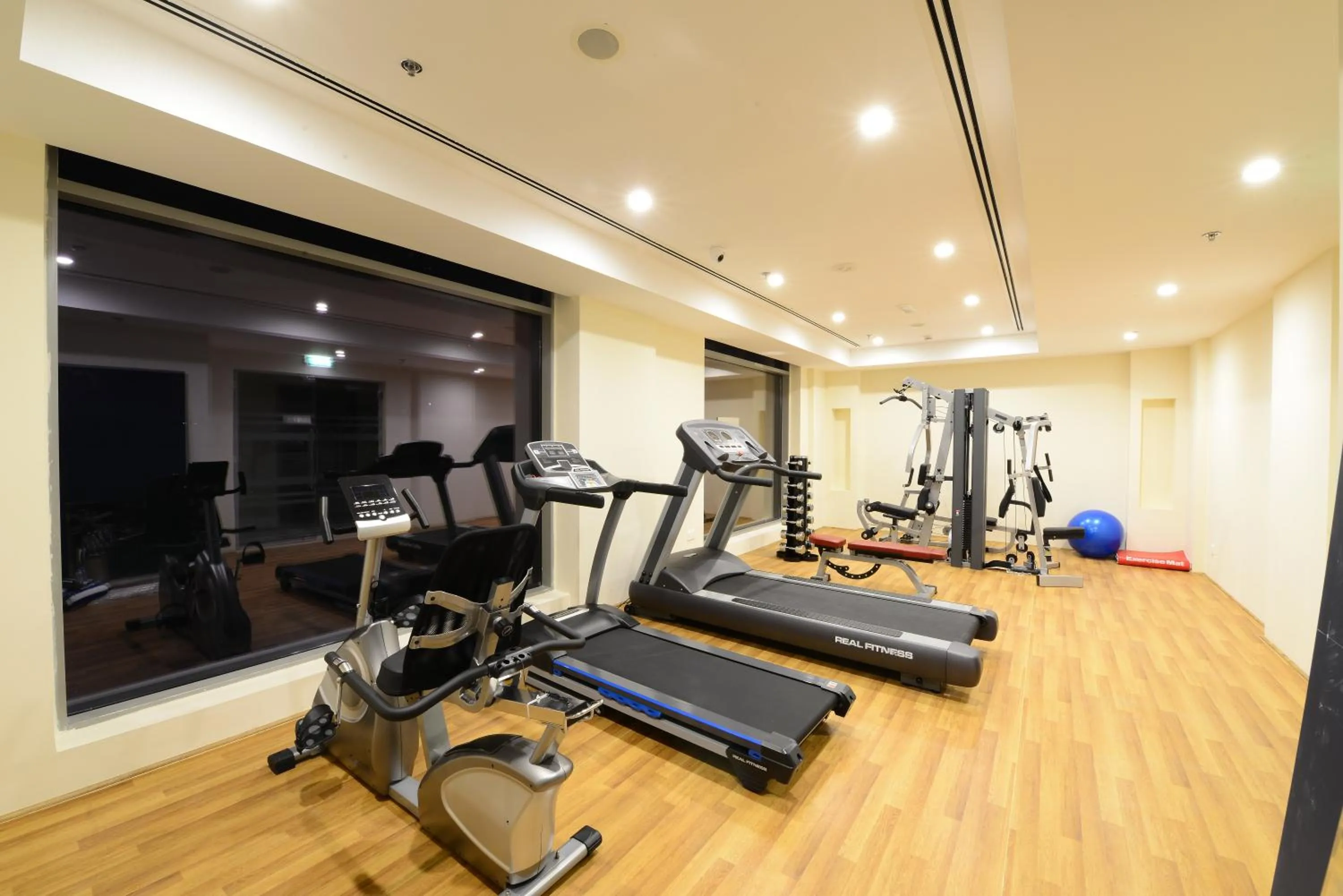 Fitness centre/facilities in Landmark Premier Hotel