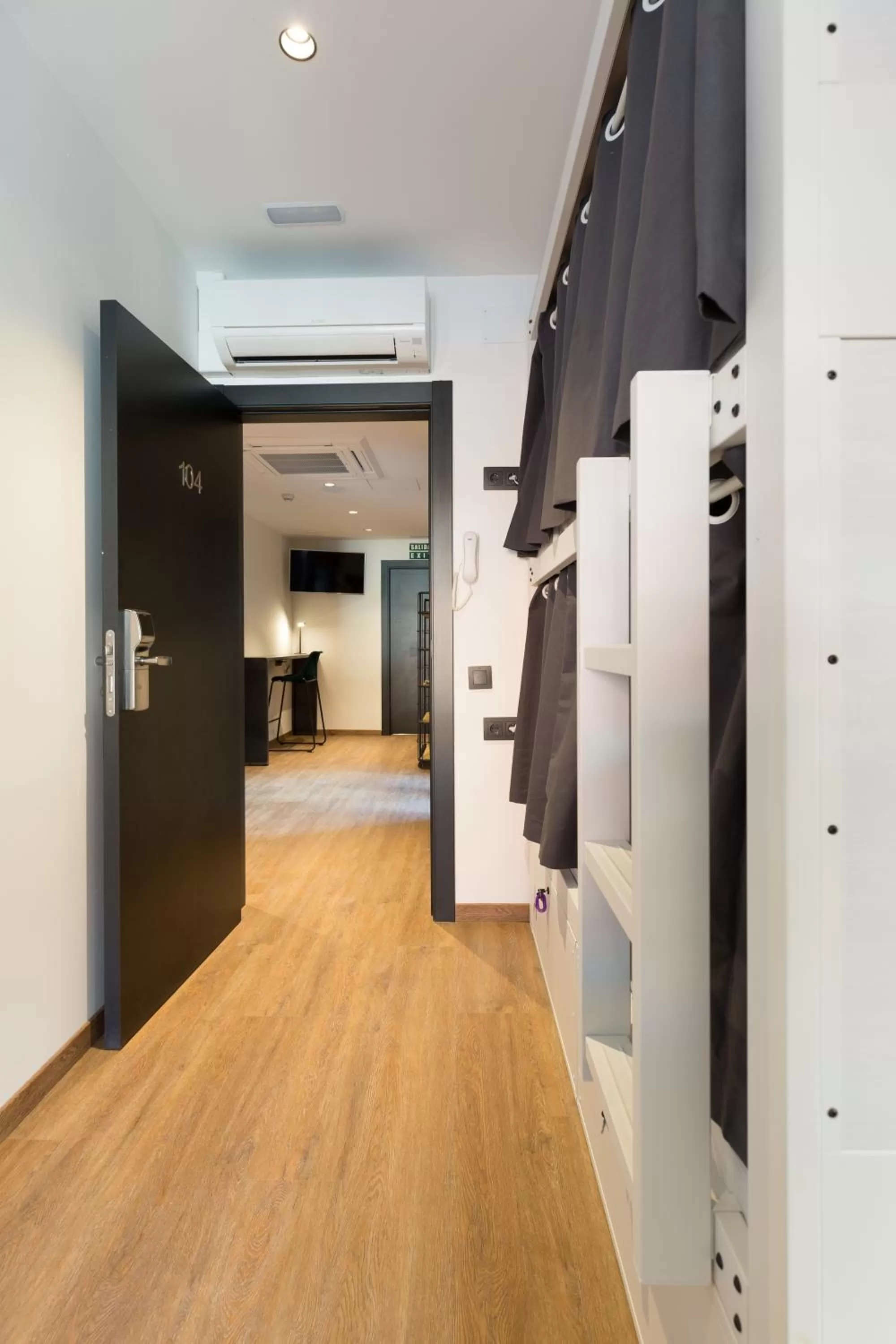 Bed in 6-Bed Dormitory Room in Airhostel Barcelona Airport 24h