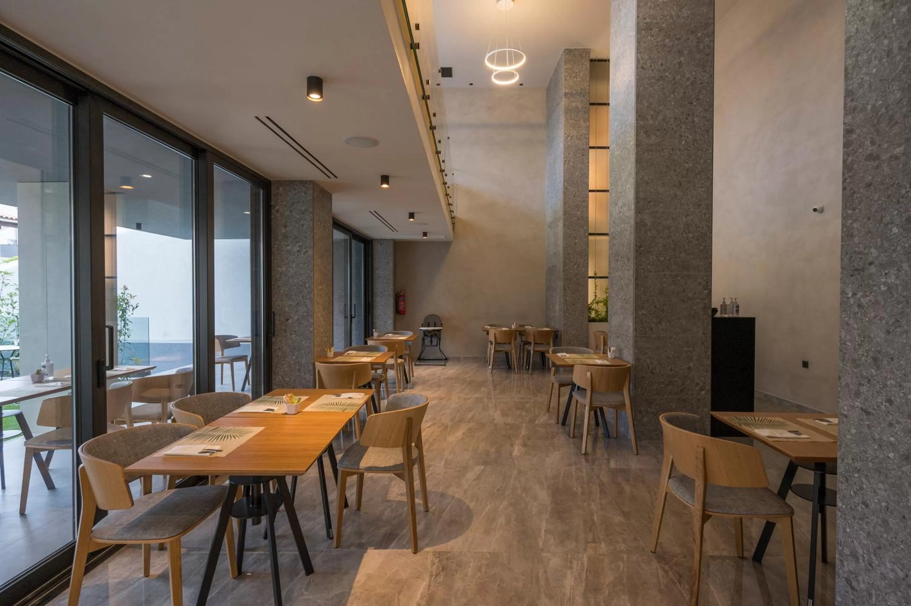 Restaurant/places to eat in Hyperion City Hotel & Spa