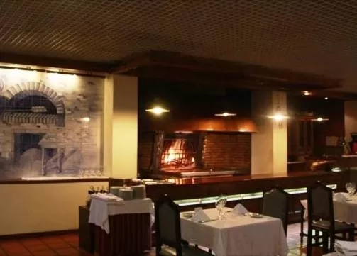 Restaurant/places to eat in Hotel Dighton