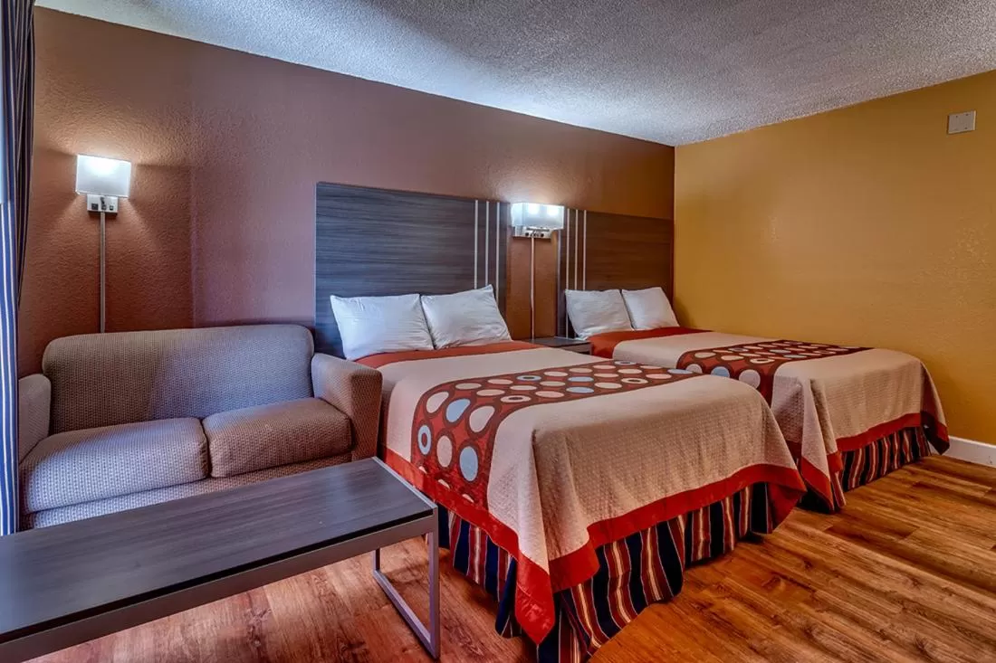 Bedroom in Siesta Motel