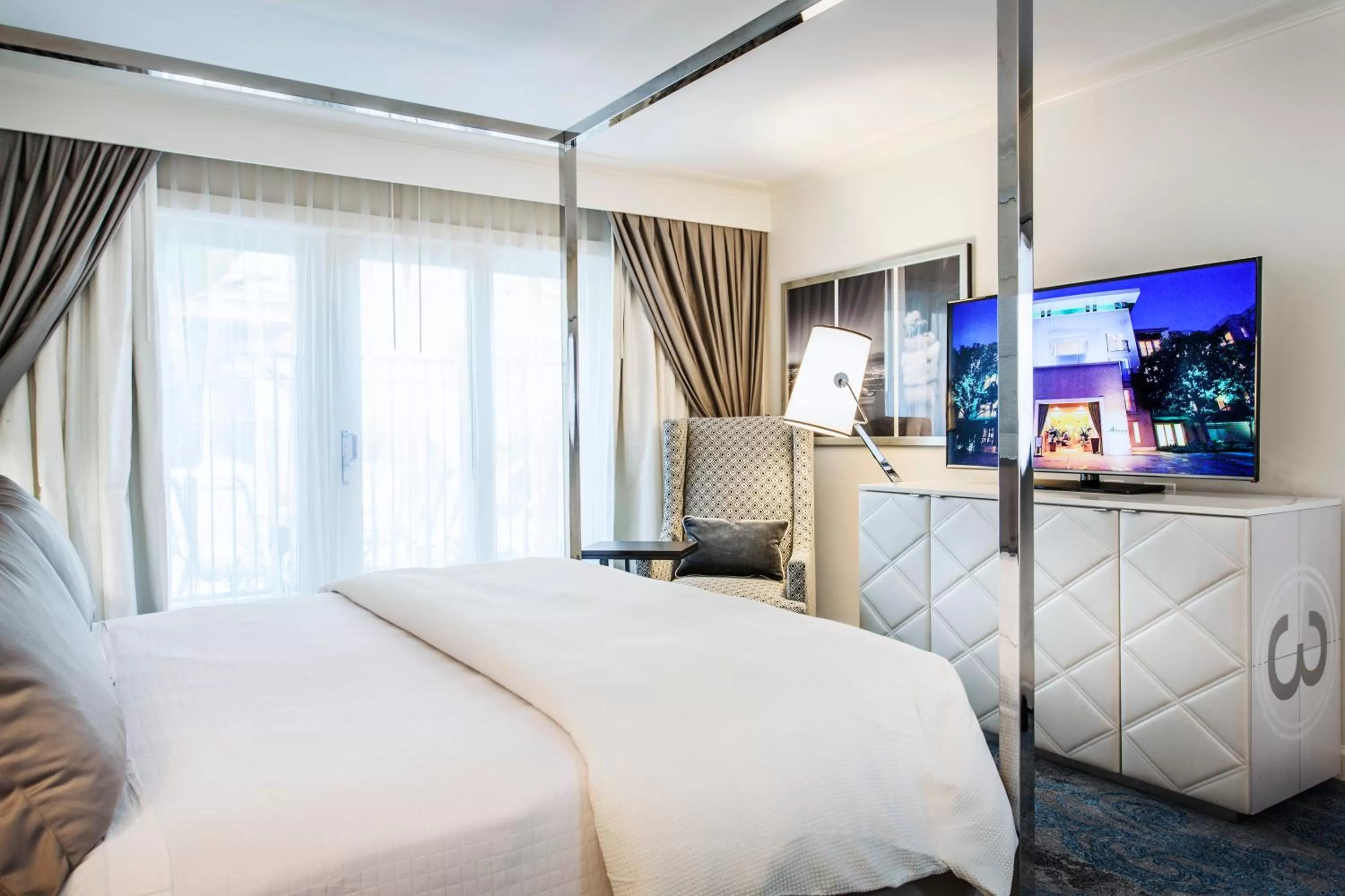 Bedroom, Bed in Hotel Amarano Burbank-Hollywood