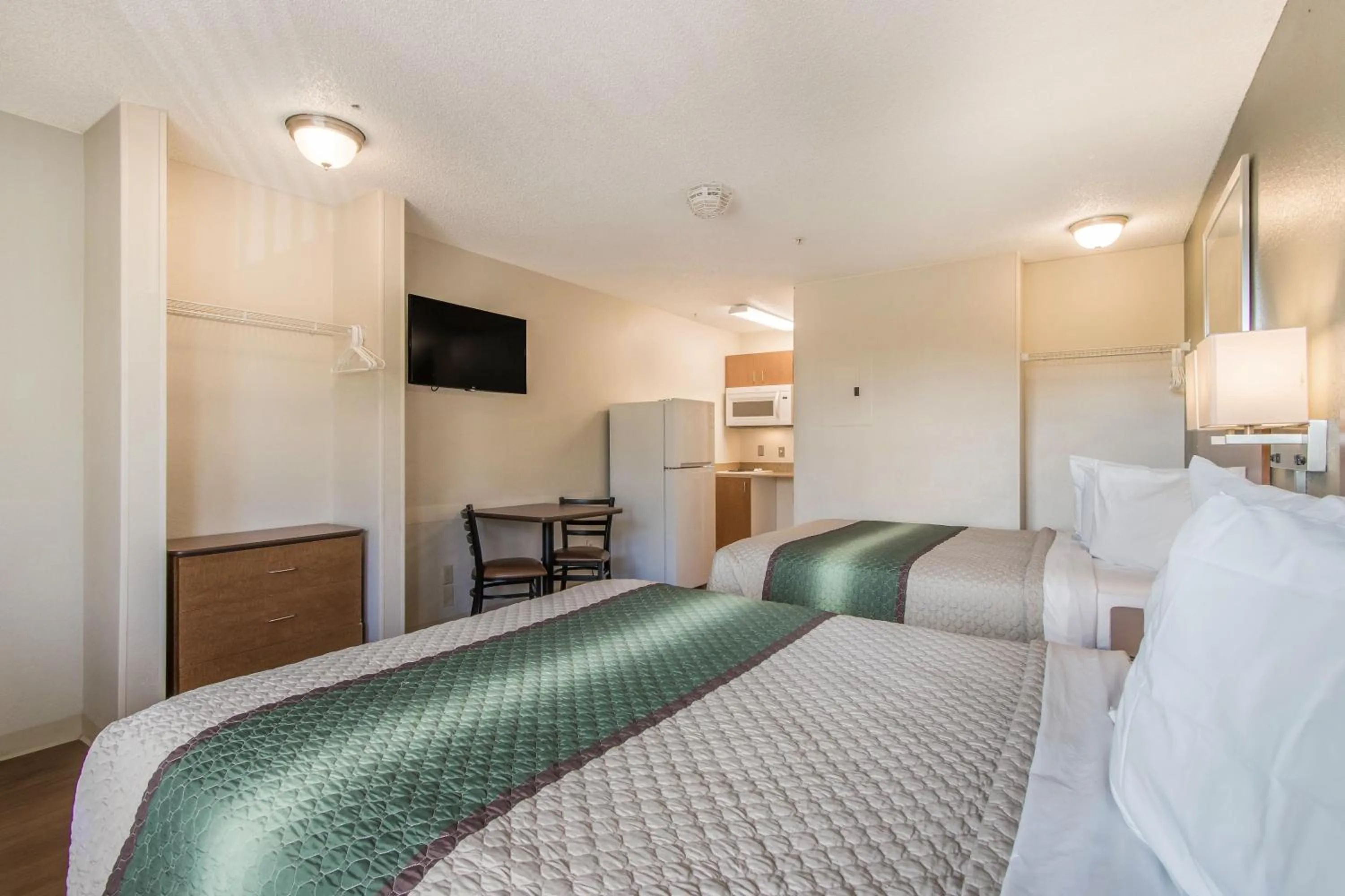 Photo of the whole room, Bed in HomeTowne Studios by Red Roof Fort Lauderdale