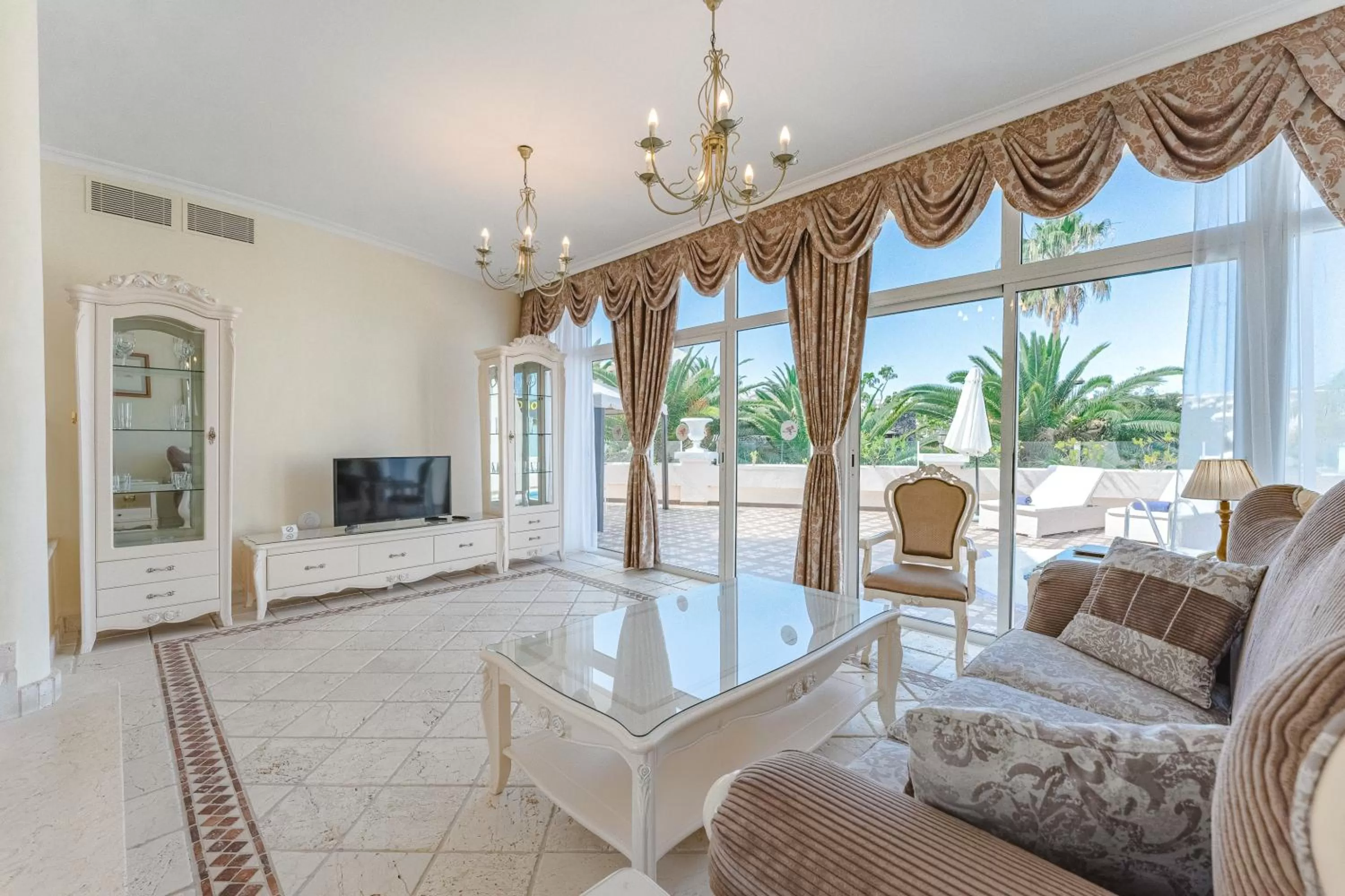Living room in Flamingo Suites Boutique Hotel