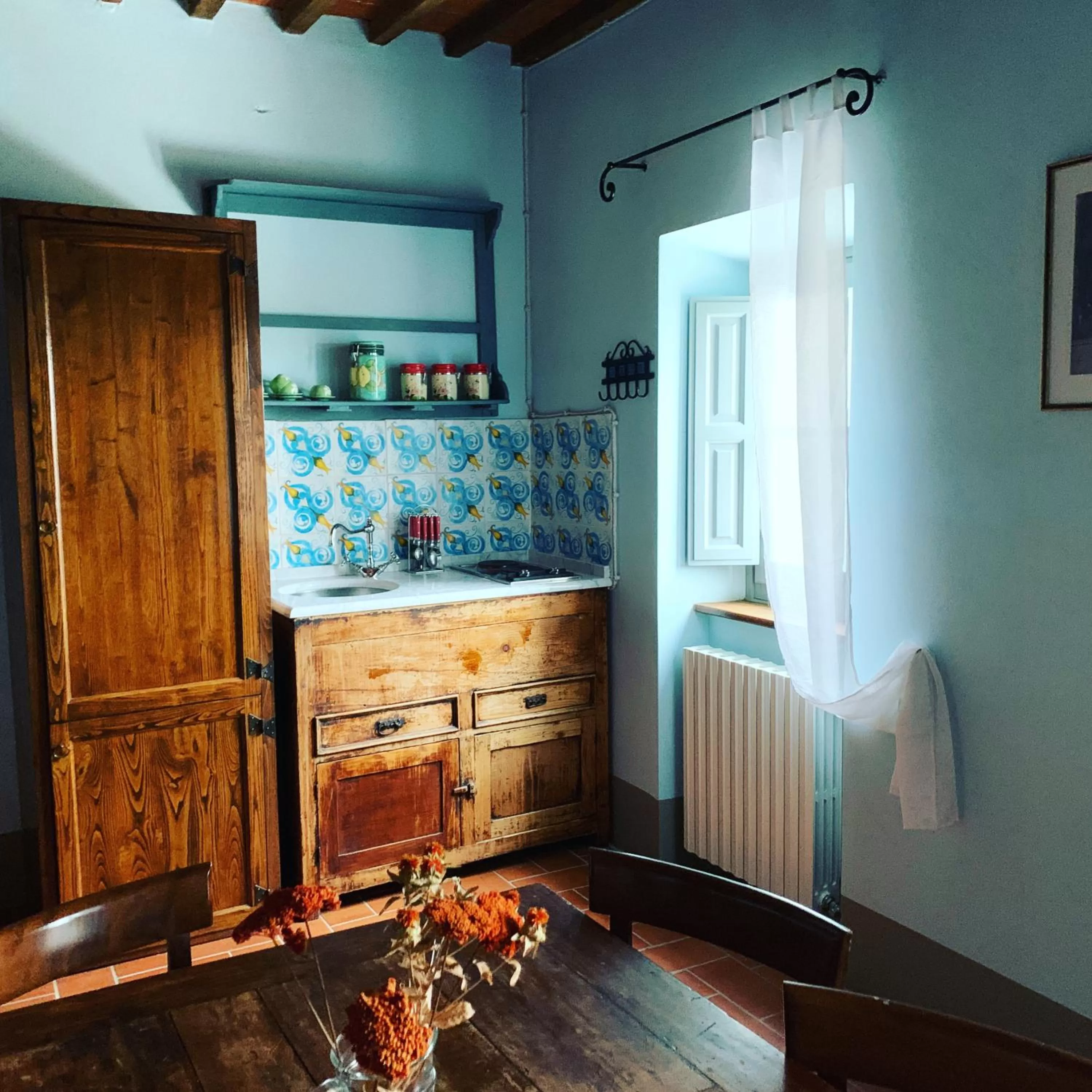 Kitchen or kitchenette in Locanda di Santantimo