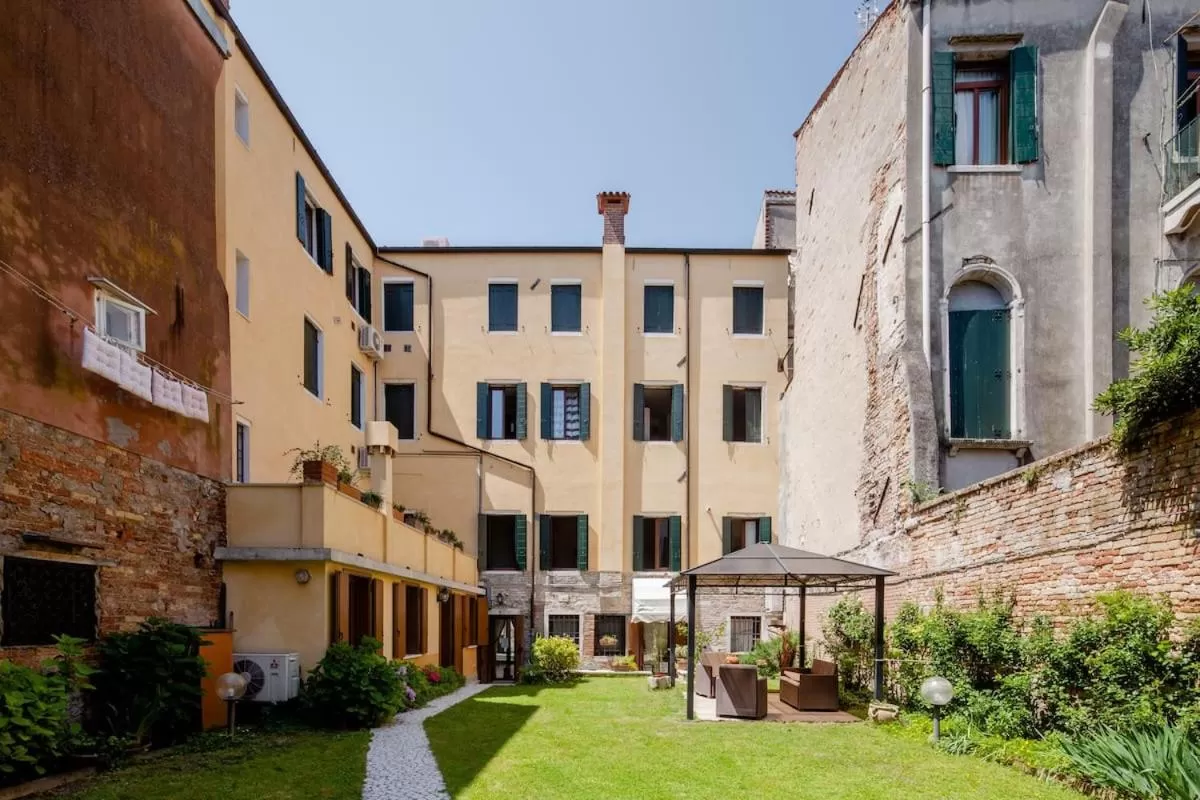 Property building in Corte Nova