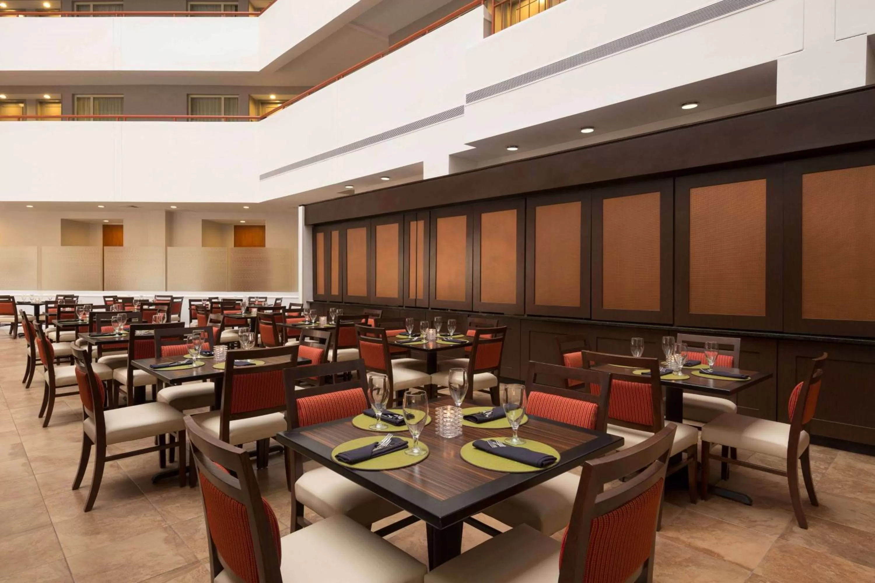 Restaurant/places to eat in Embassy Suites by Hilton Baltimore at BWI Airport