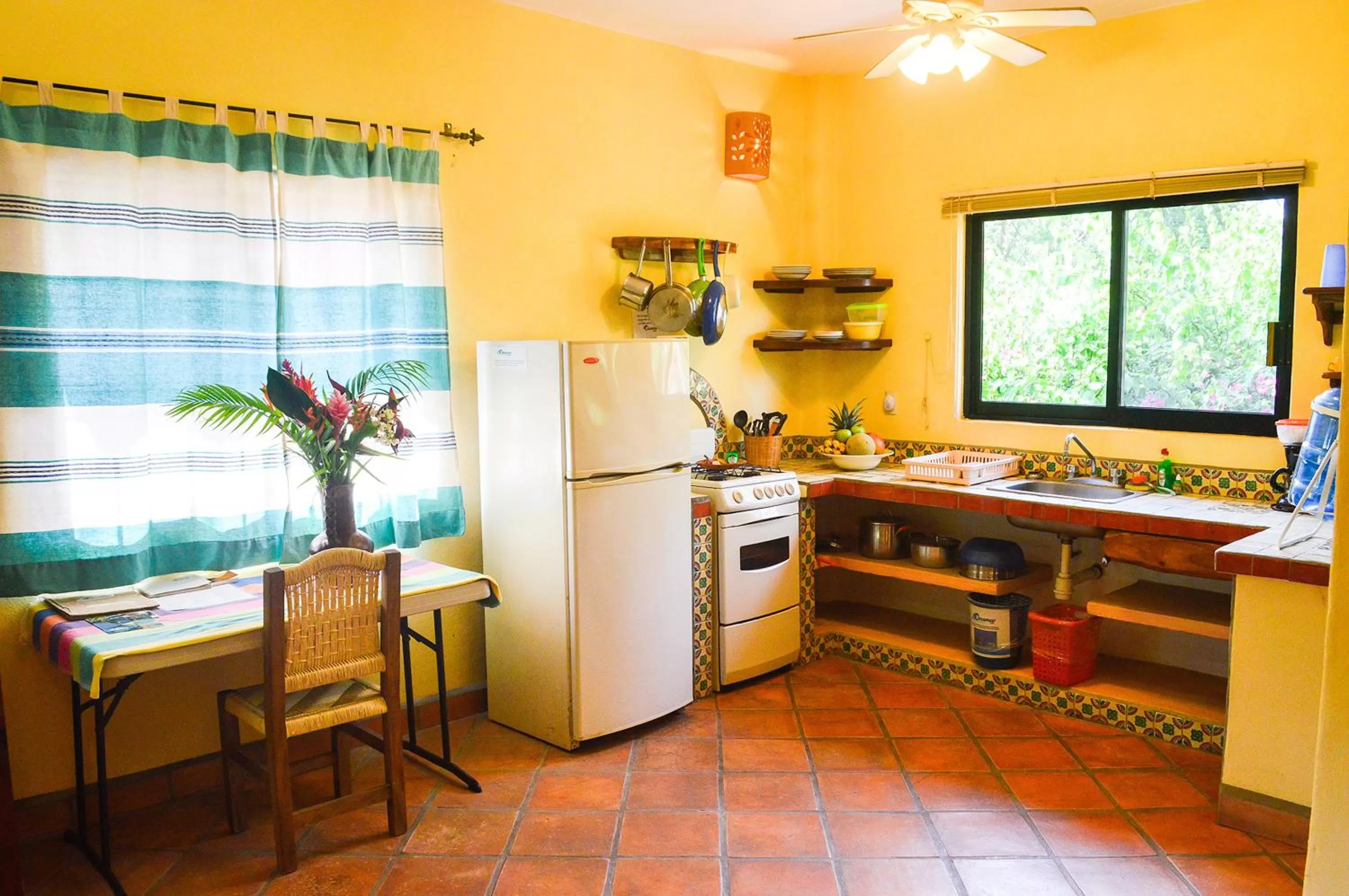 Kitchen or kitchenette in Hotel Casamar Suites