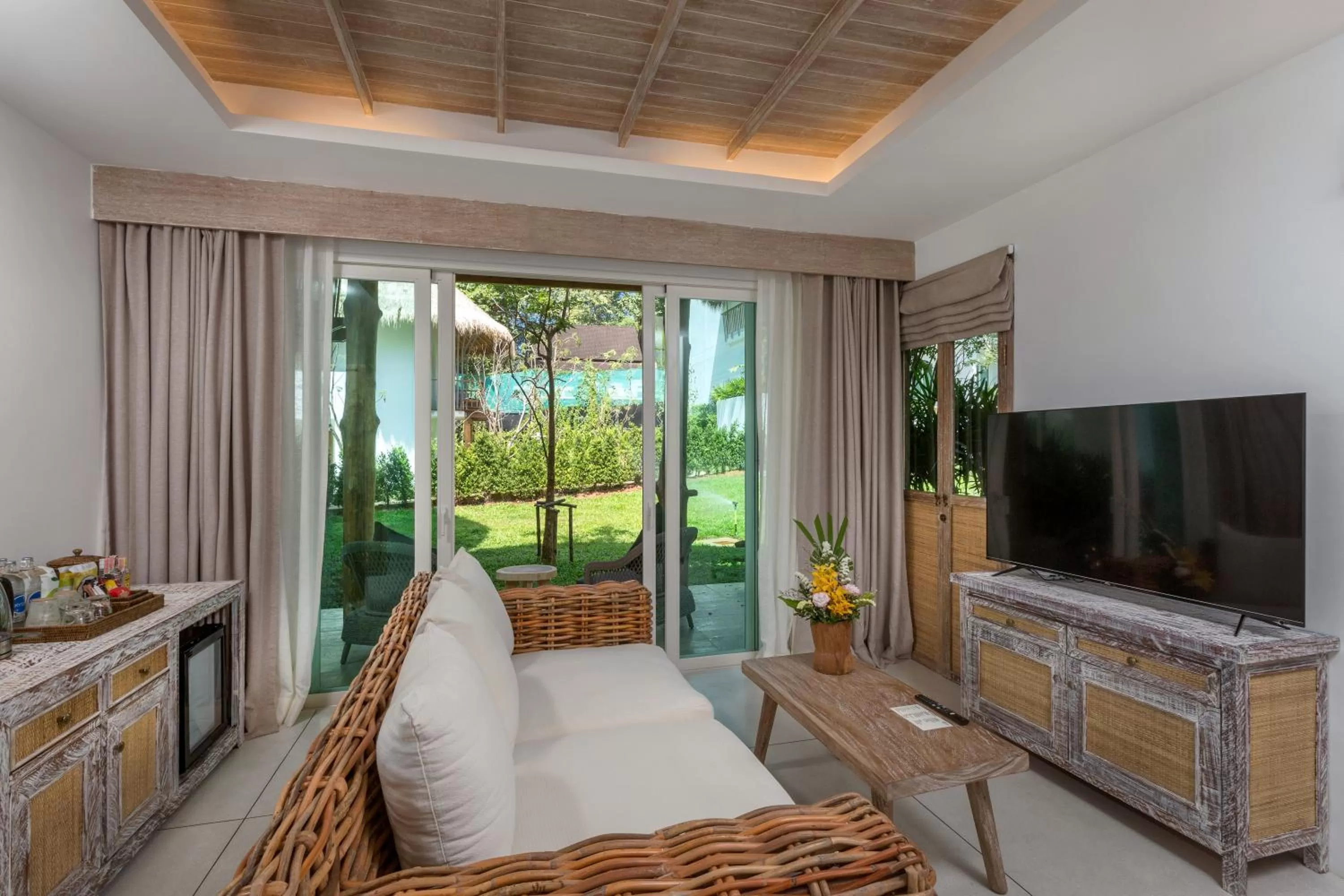 Seating area in Eden Beach Khao Lak Resort & Spa