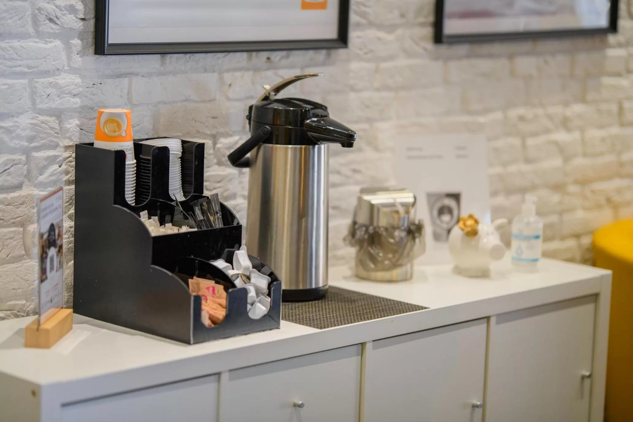 Lobby or reception in Hotel Hannover Airport by Premiere Classe