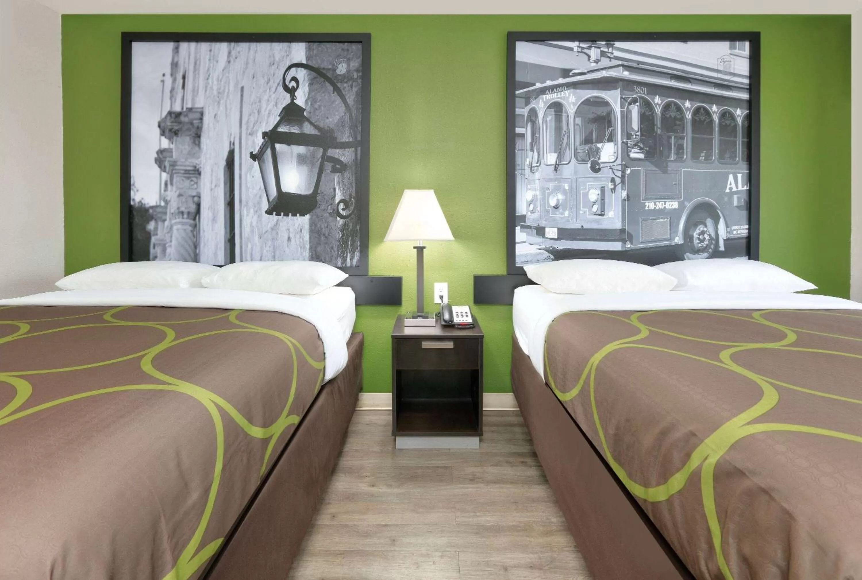 Photo of the whole room, Bed in Super 8 by Wyndham Palestine TX