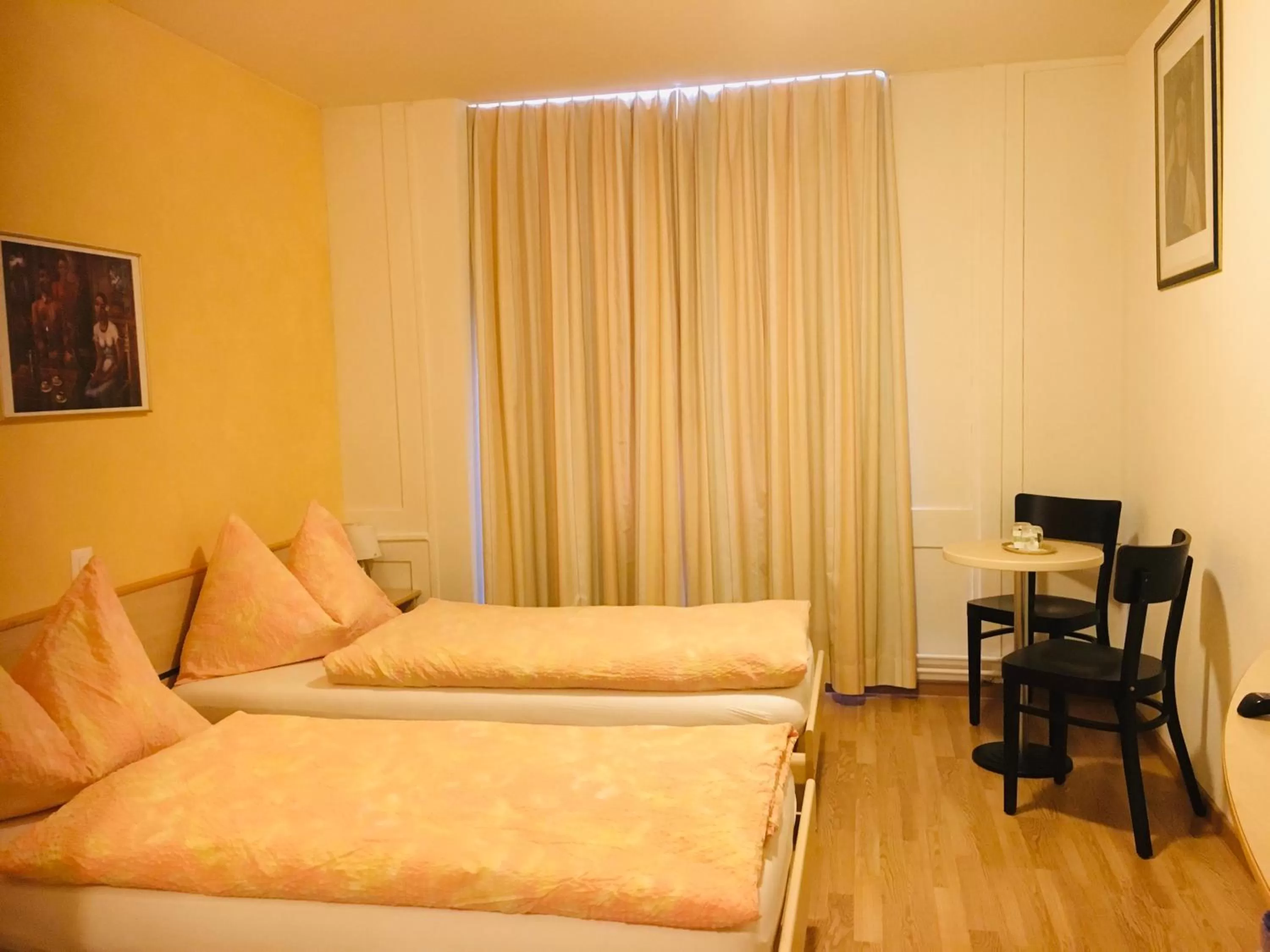 Photo of the whole room, Bed in Gasthaus zum Löwen