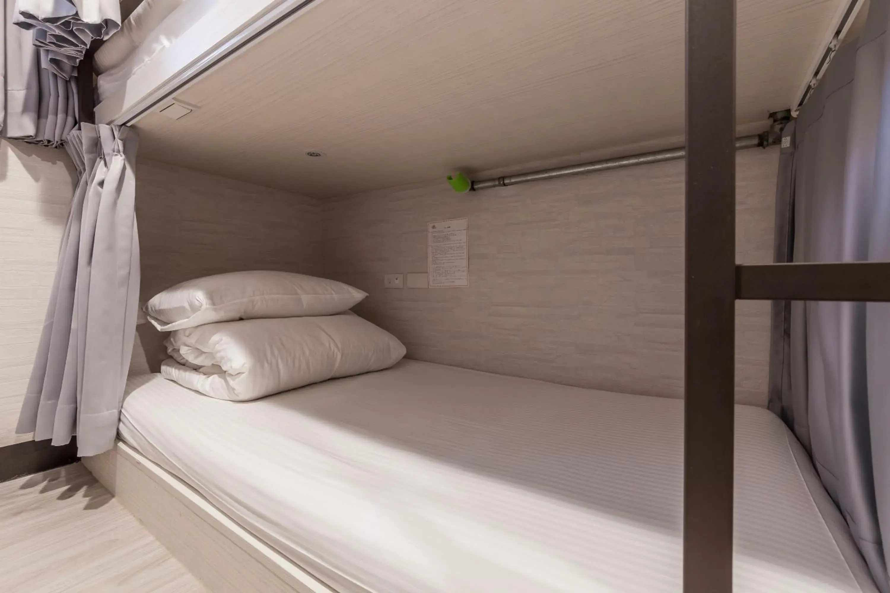 Bed in Male Dormitory Room in Hotel Fun - Linsen Bed in Male Dormitory Room in Hotel Fun - Linsen