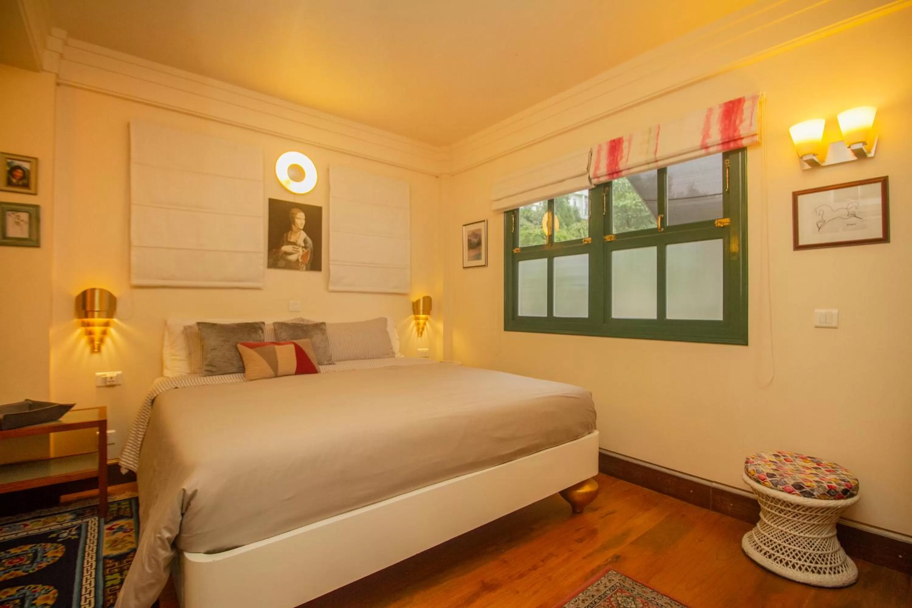 Photo of the whole room, Bed in Amritara Luxury Villa Tosca, Gangtok