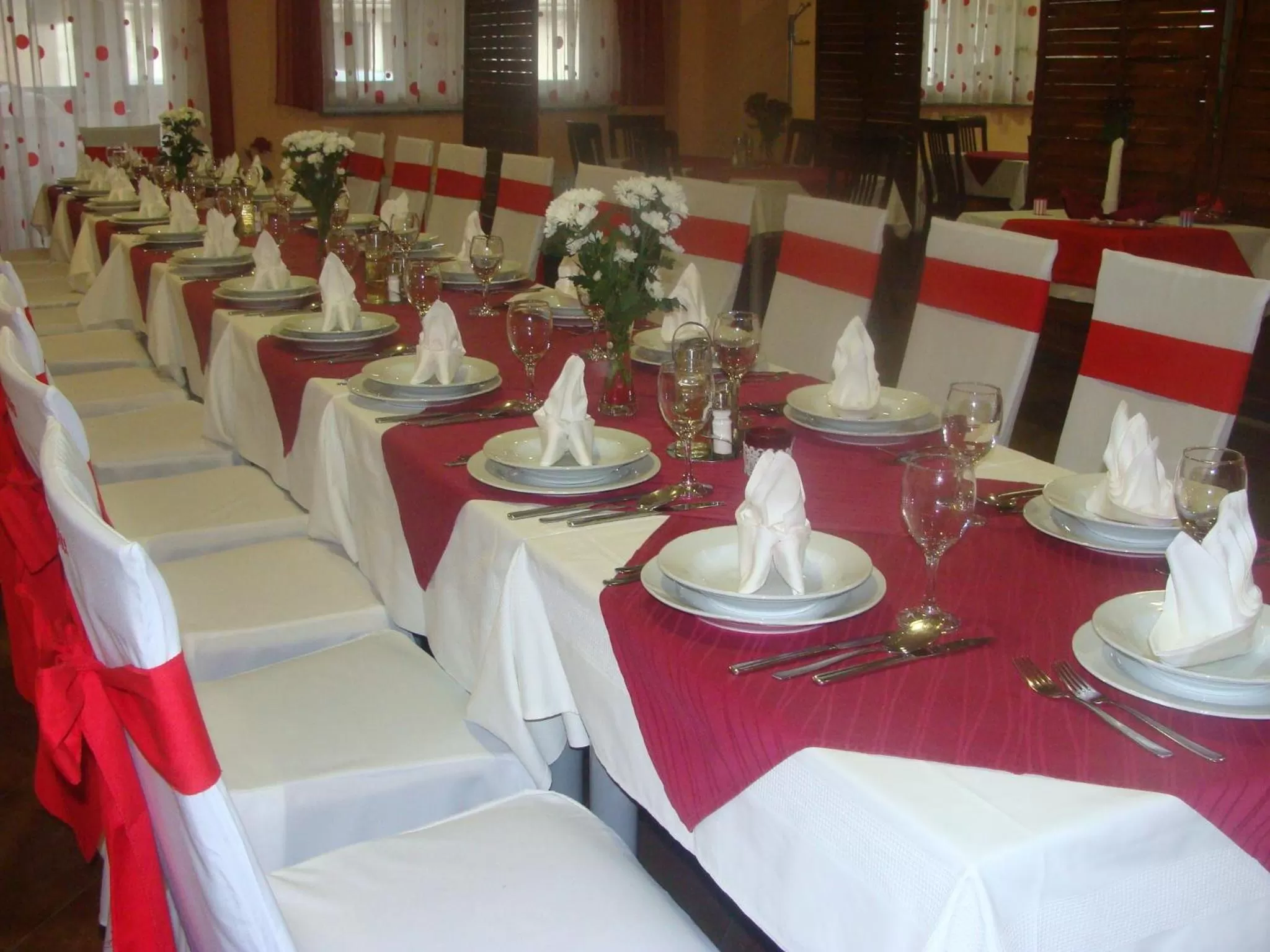 Banquet/Function facilities, Restaurant/Places to Eat in Lugarnica