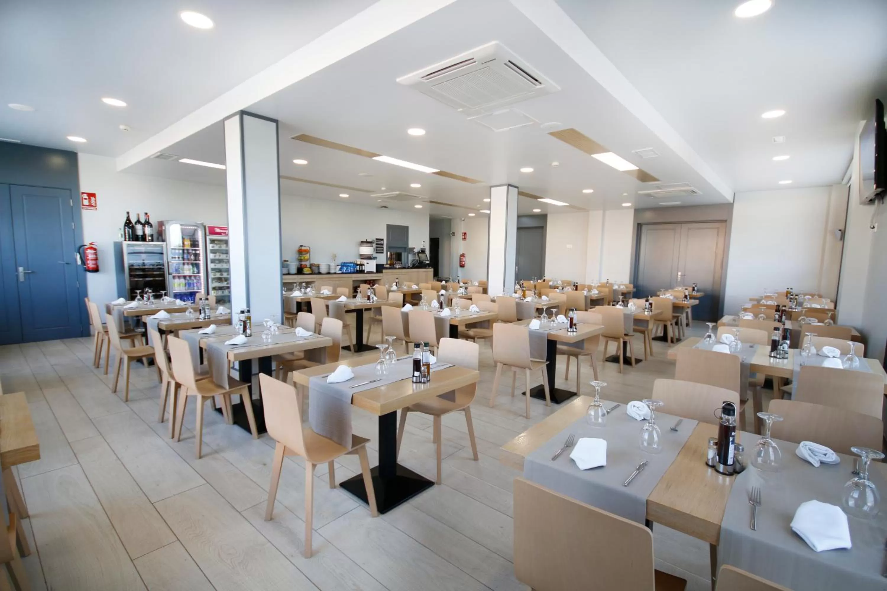 Restaurant/Places to Eat in Hotel Leo