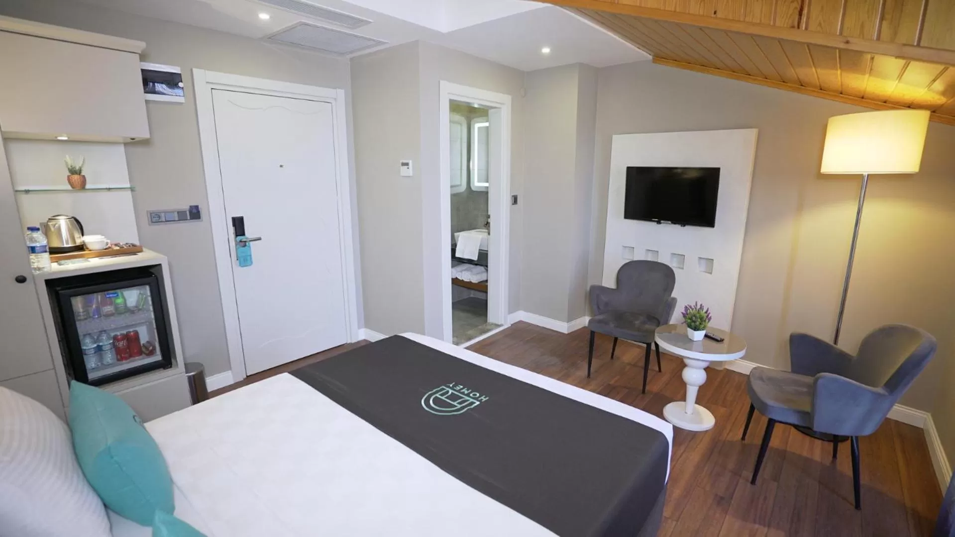 Bed in Homey AirPort Hotel