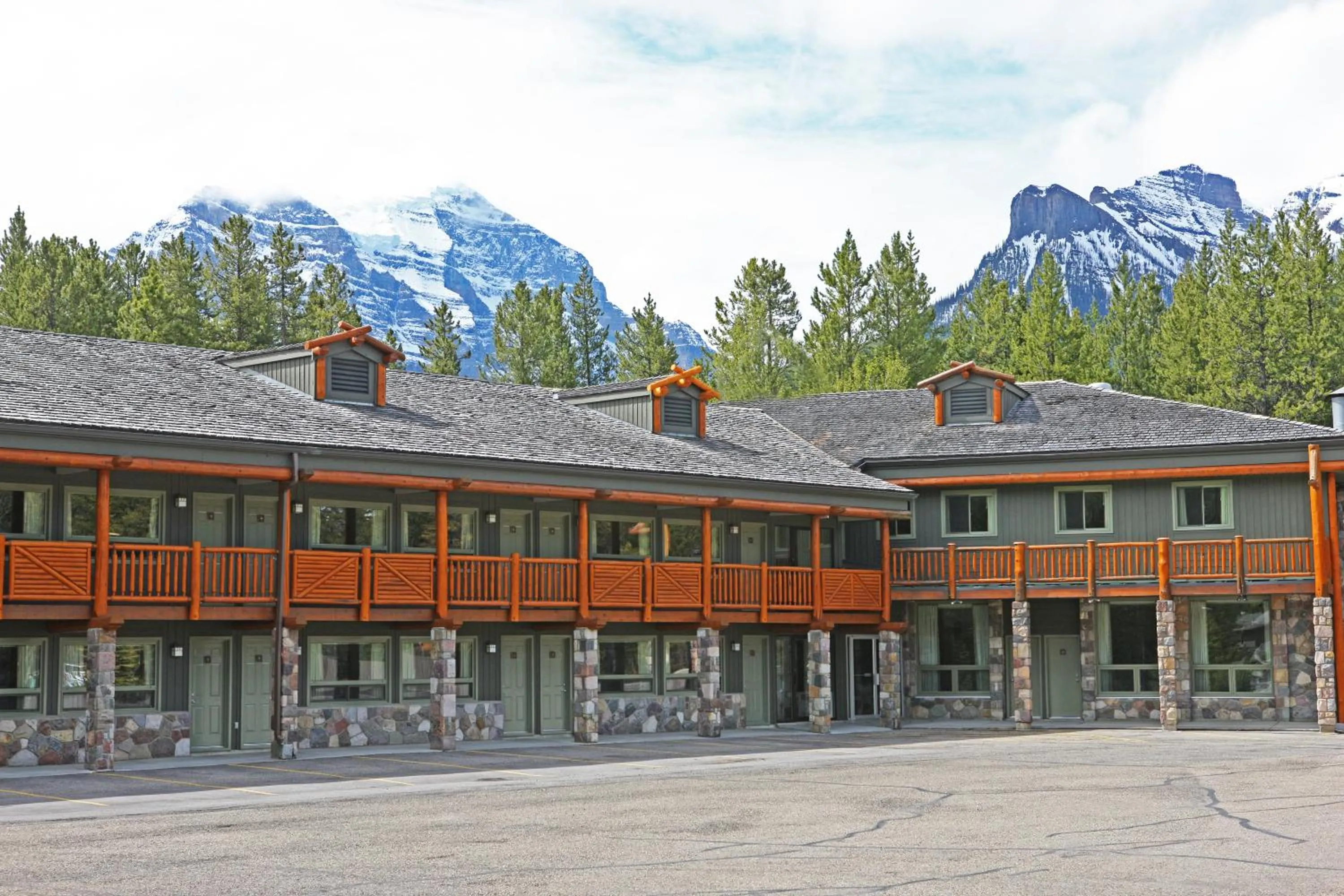 Property building in Mountaineer Lodge