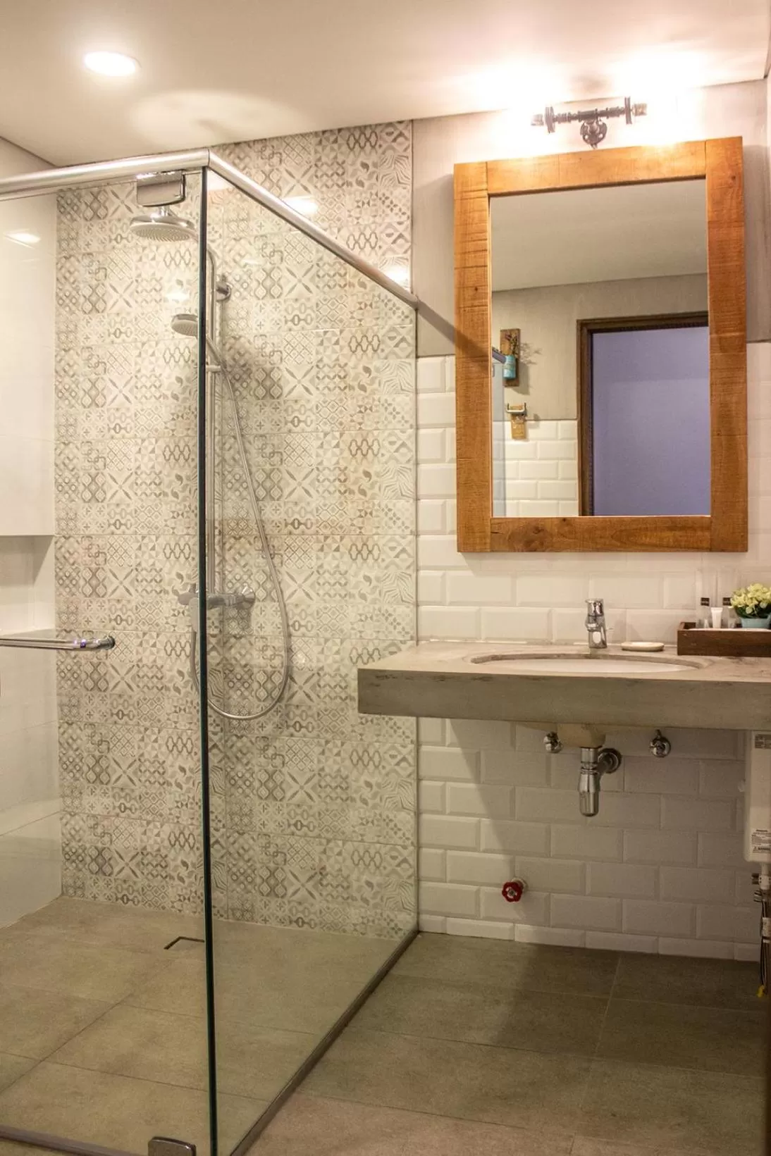 Shower in Royale Parc Hotel Tagaytay