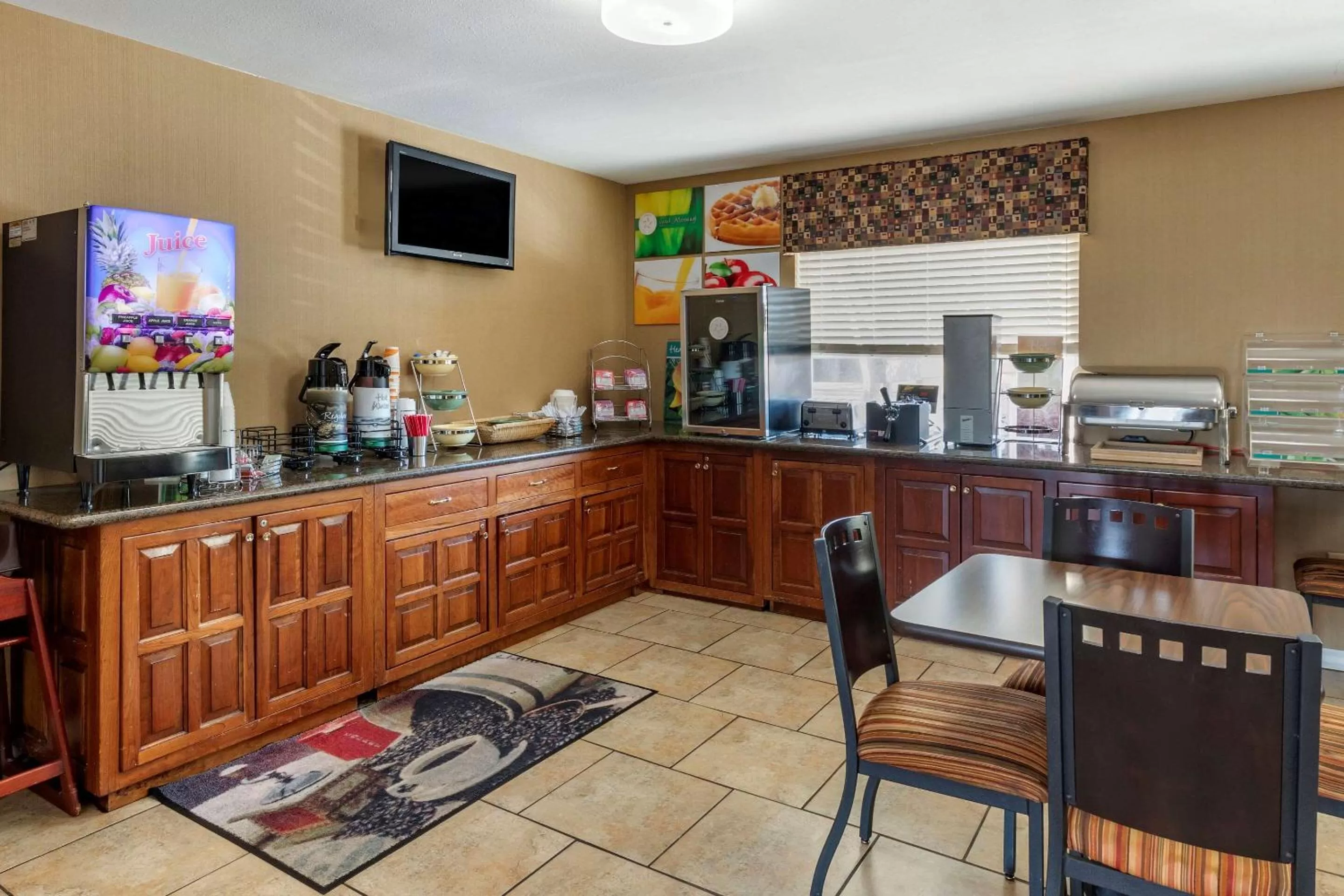 Restaurant/places to eat in Quality Inn Russellville I-40