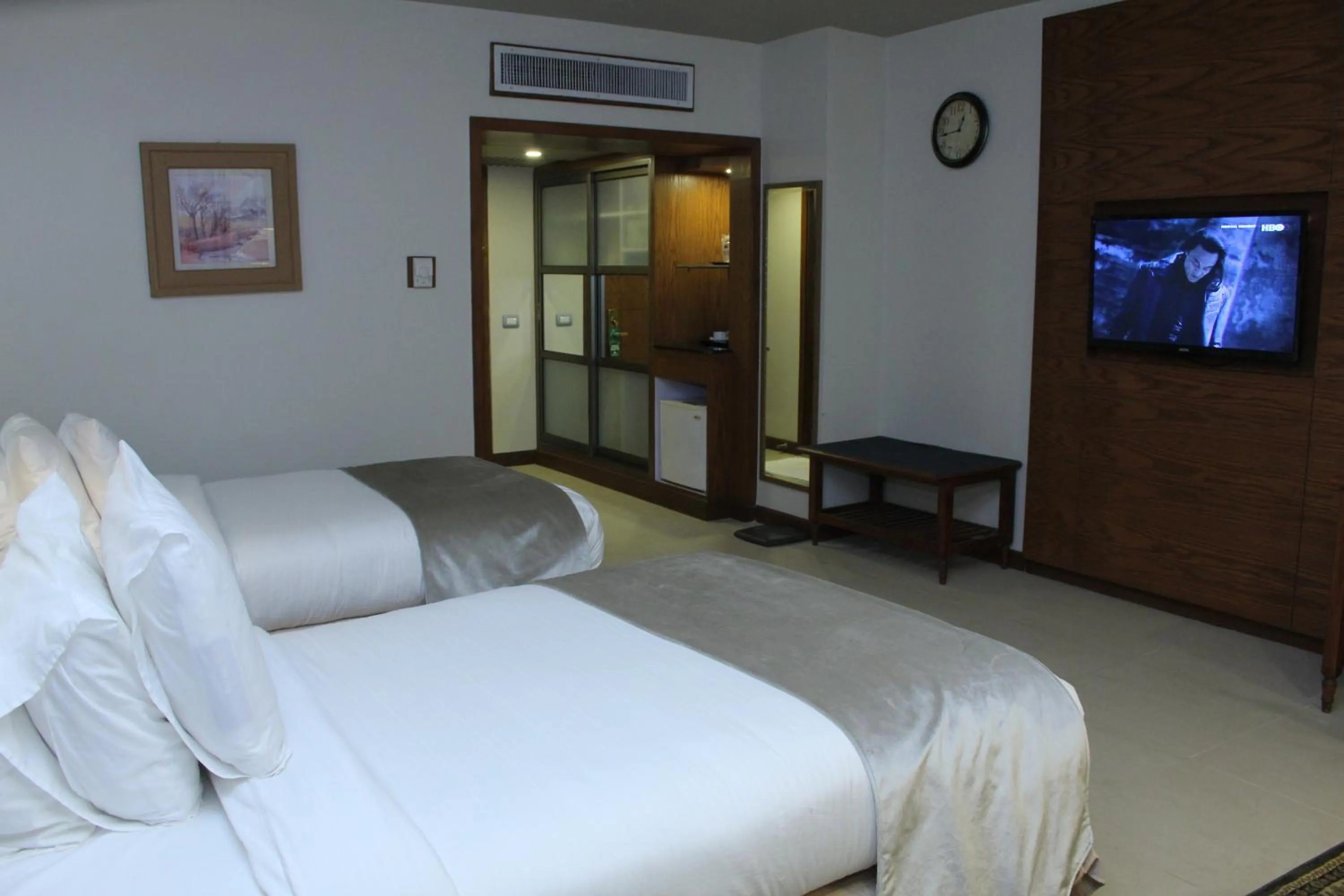 Regent Plaza Hotel & Convention Center