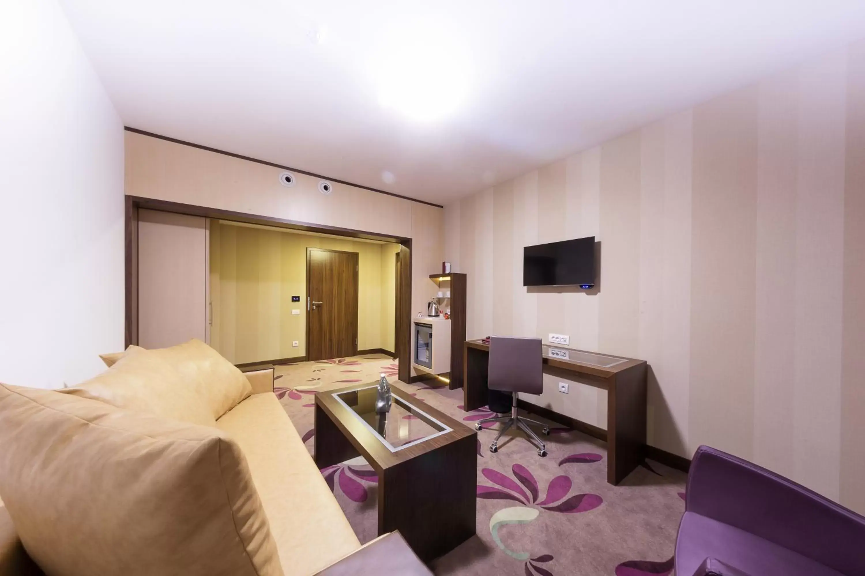 One-Bedroom Suite 4* in Hotel Transilvania One-Bedroom Suite 4* in Hotel Transilvania