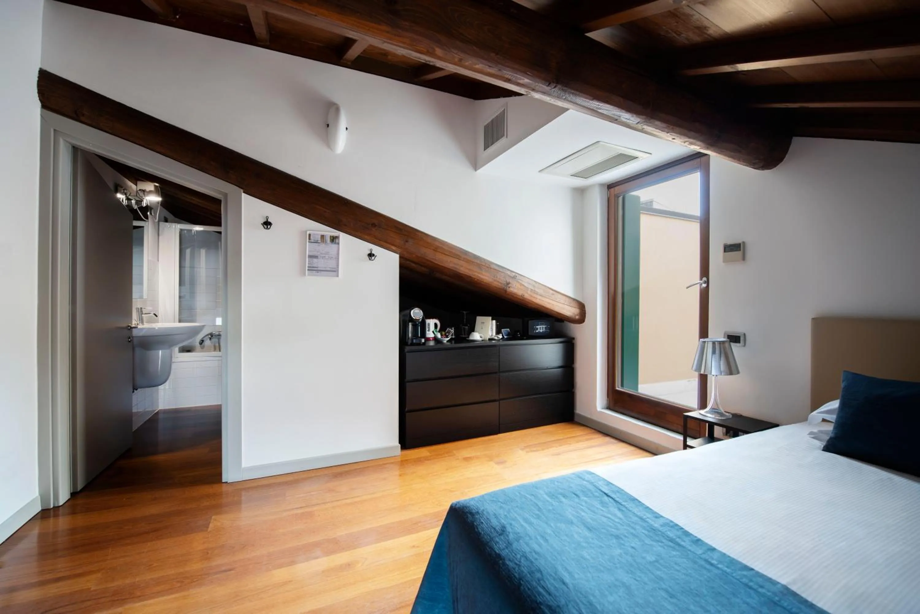 Photo of the whole room, Bed in Hotel Del Porto