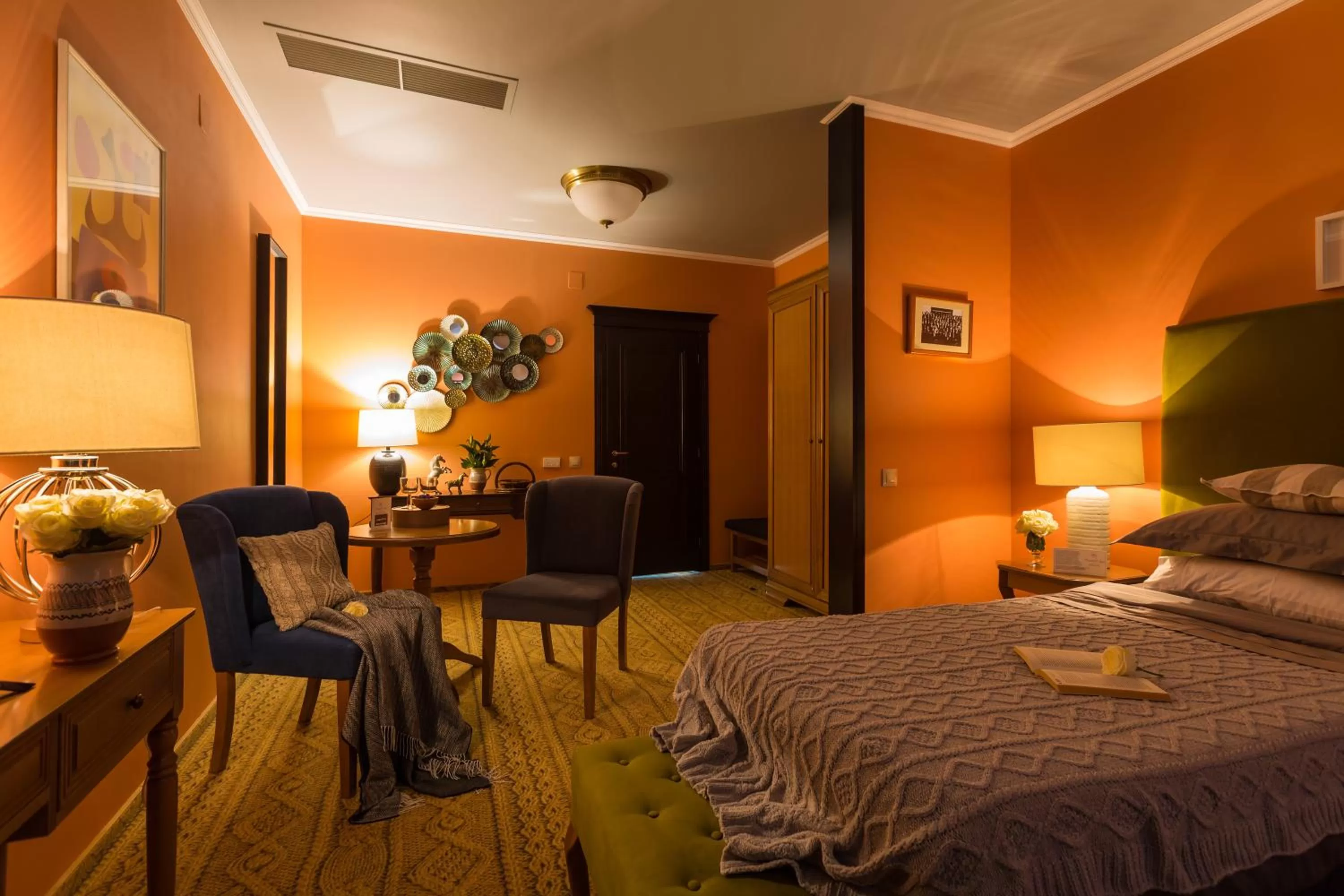 Photo of the whole room, Bed in Country Spa Retreat