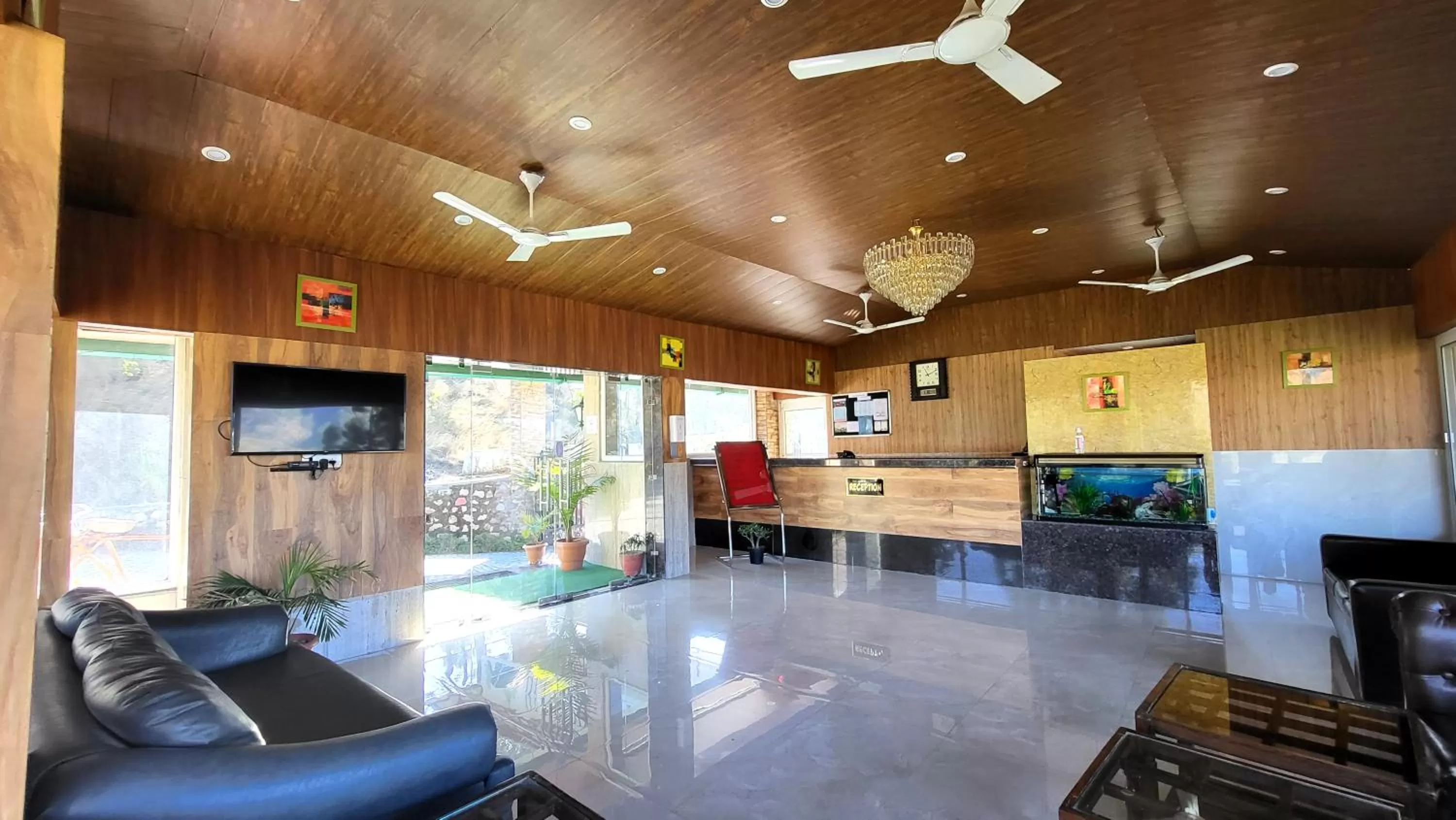 Lobby or reception in Blue Pine Orchards