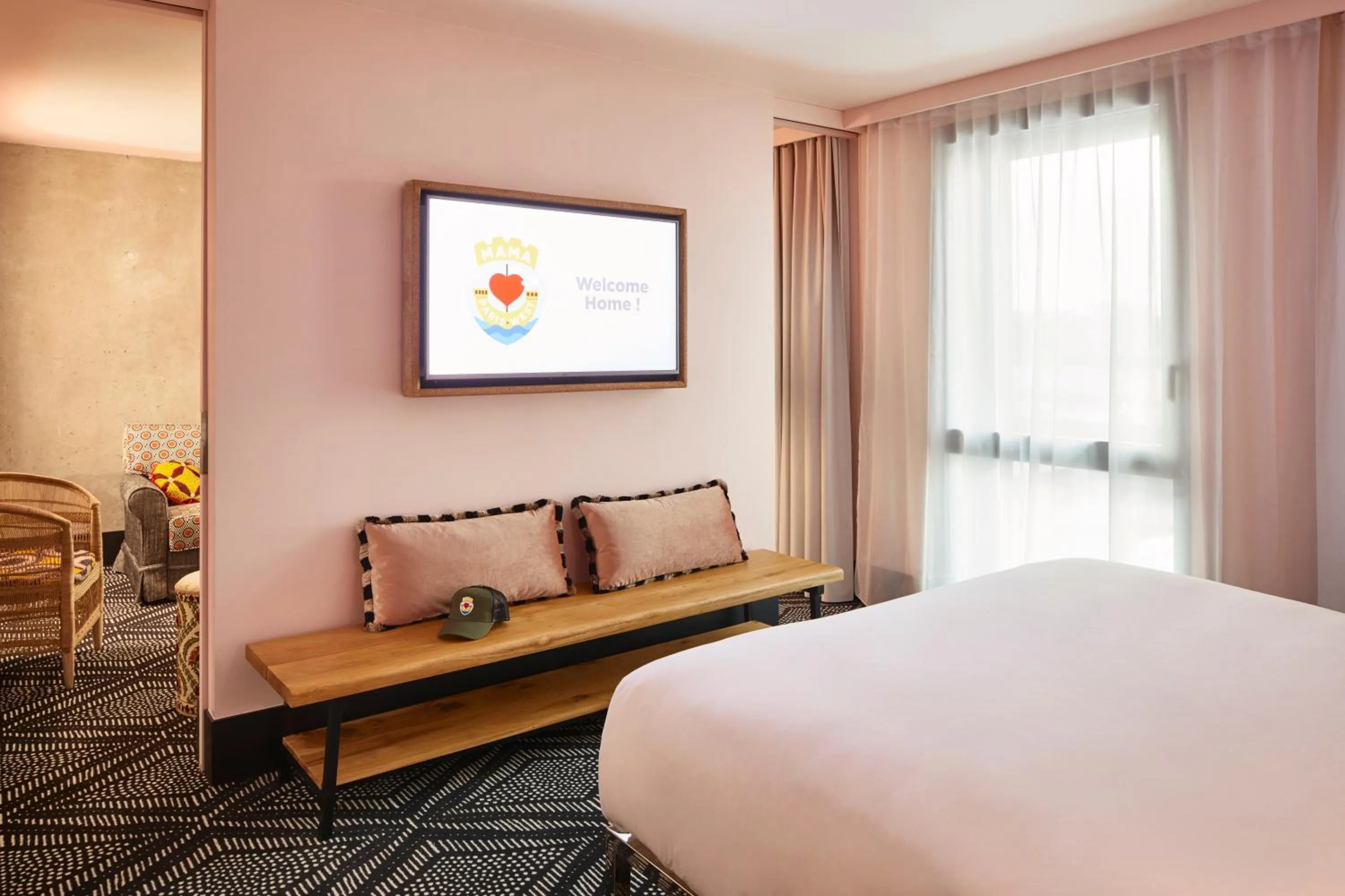 TV and multimedia, Bed in Mama Shelter Paris West