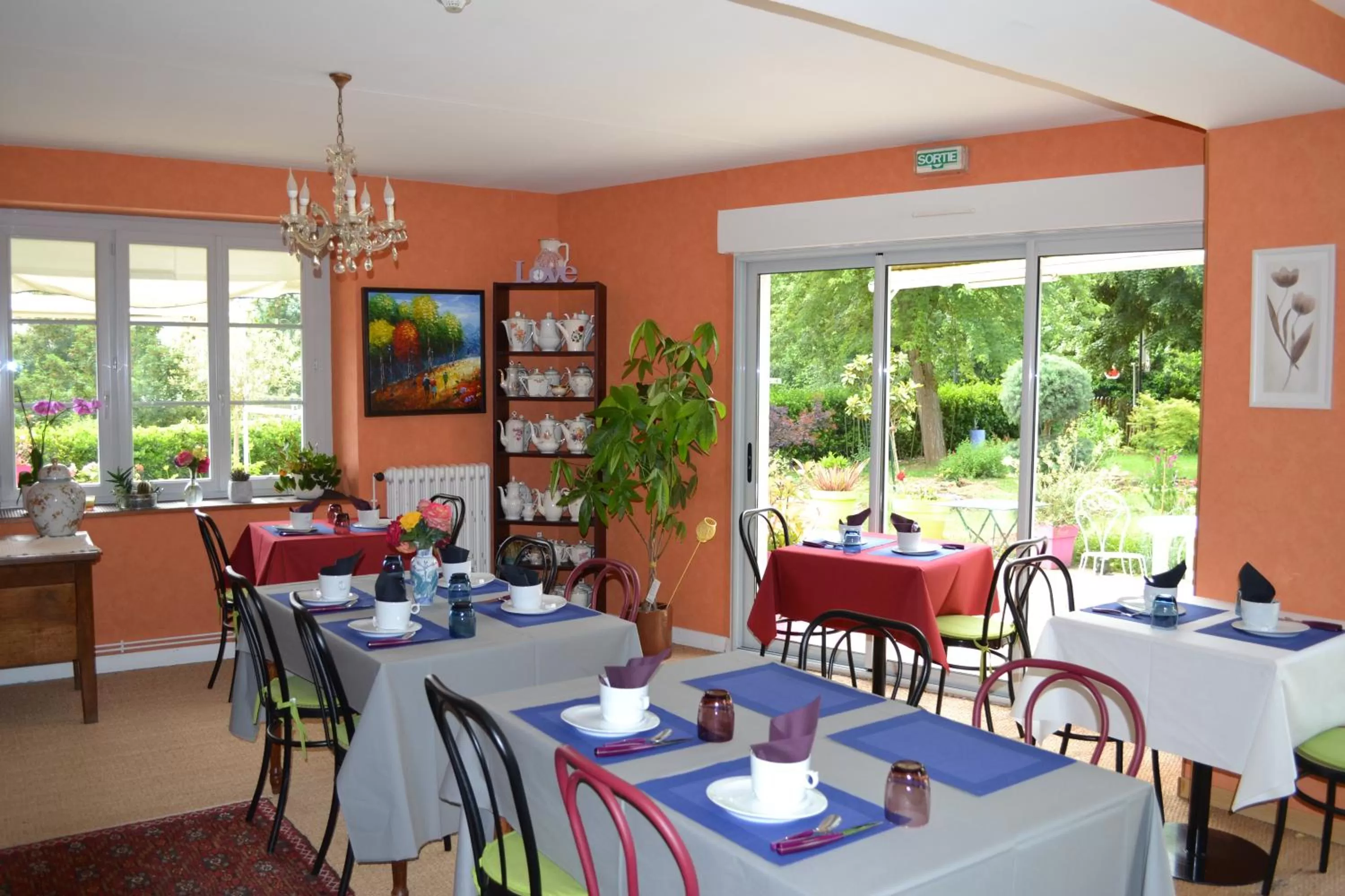 Restaurant/places to eat in Hôtel Le Castel