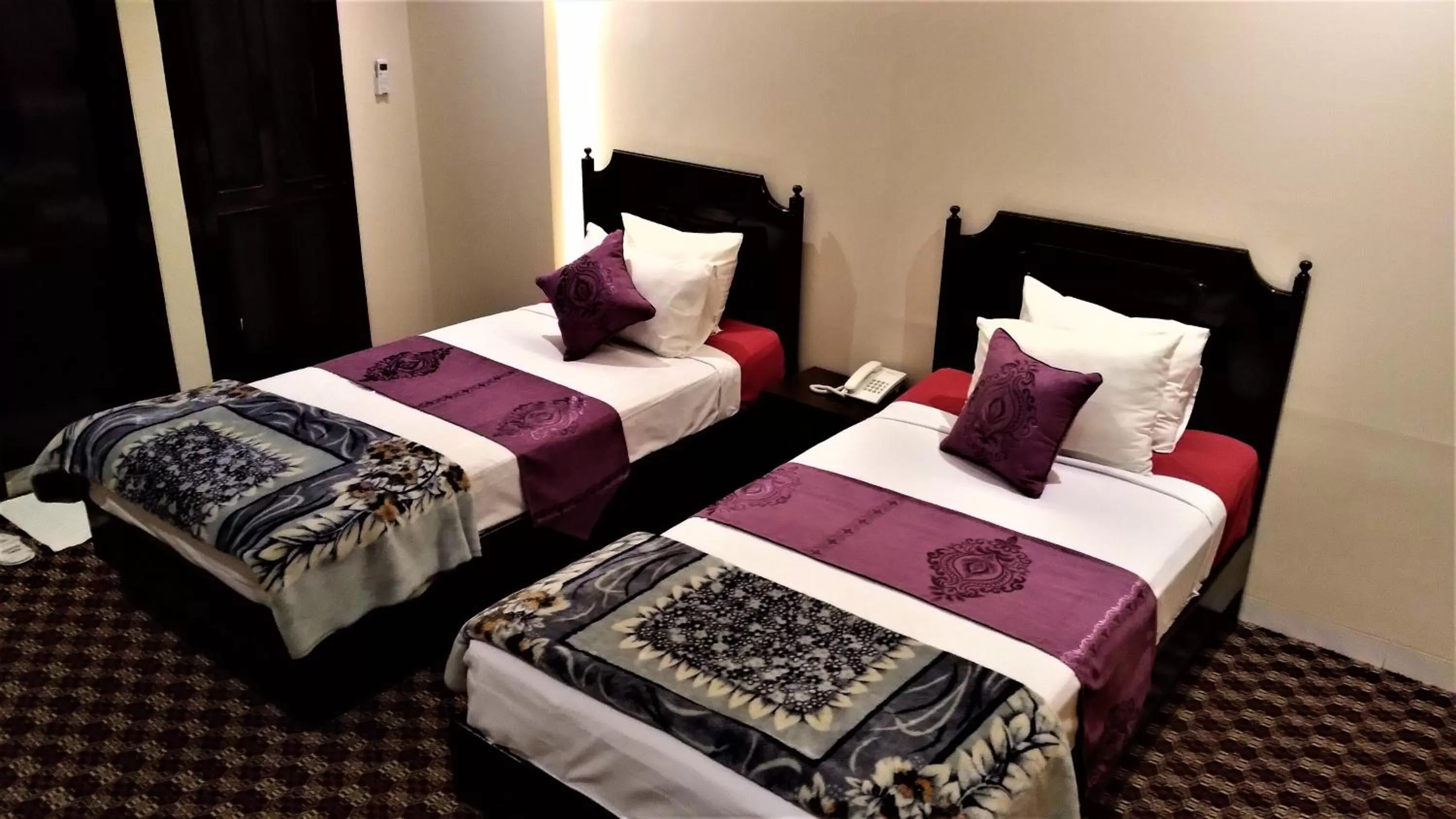 Bedroom, Bed in Center Point Apartment