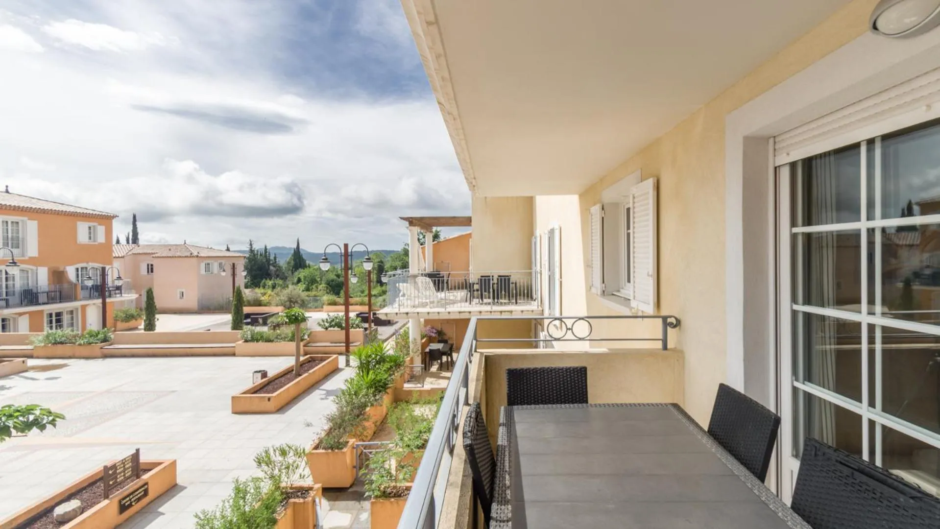 Patio in Vacancéole – Le Domaine de Camiole