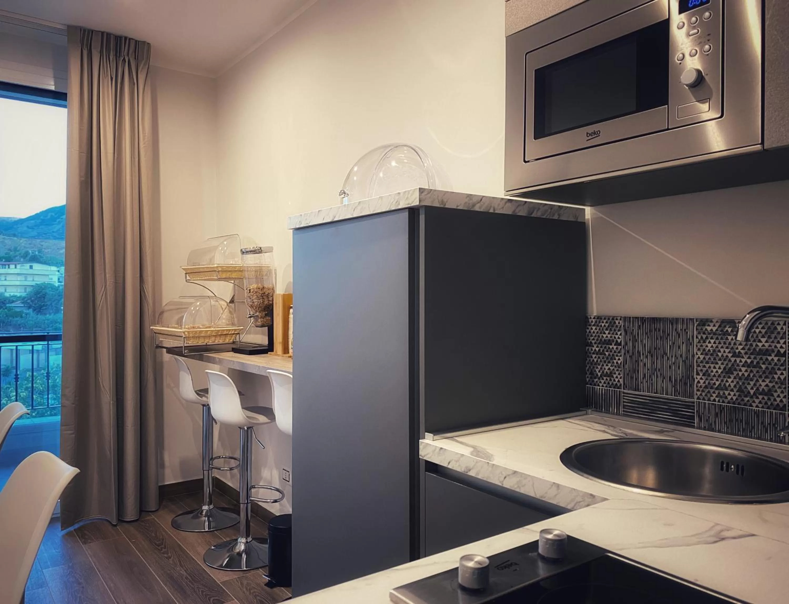 Kitchen or kitchenette in Lumarooms B&B