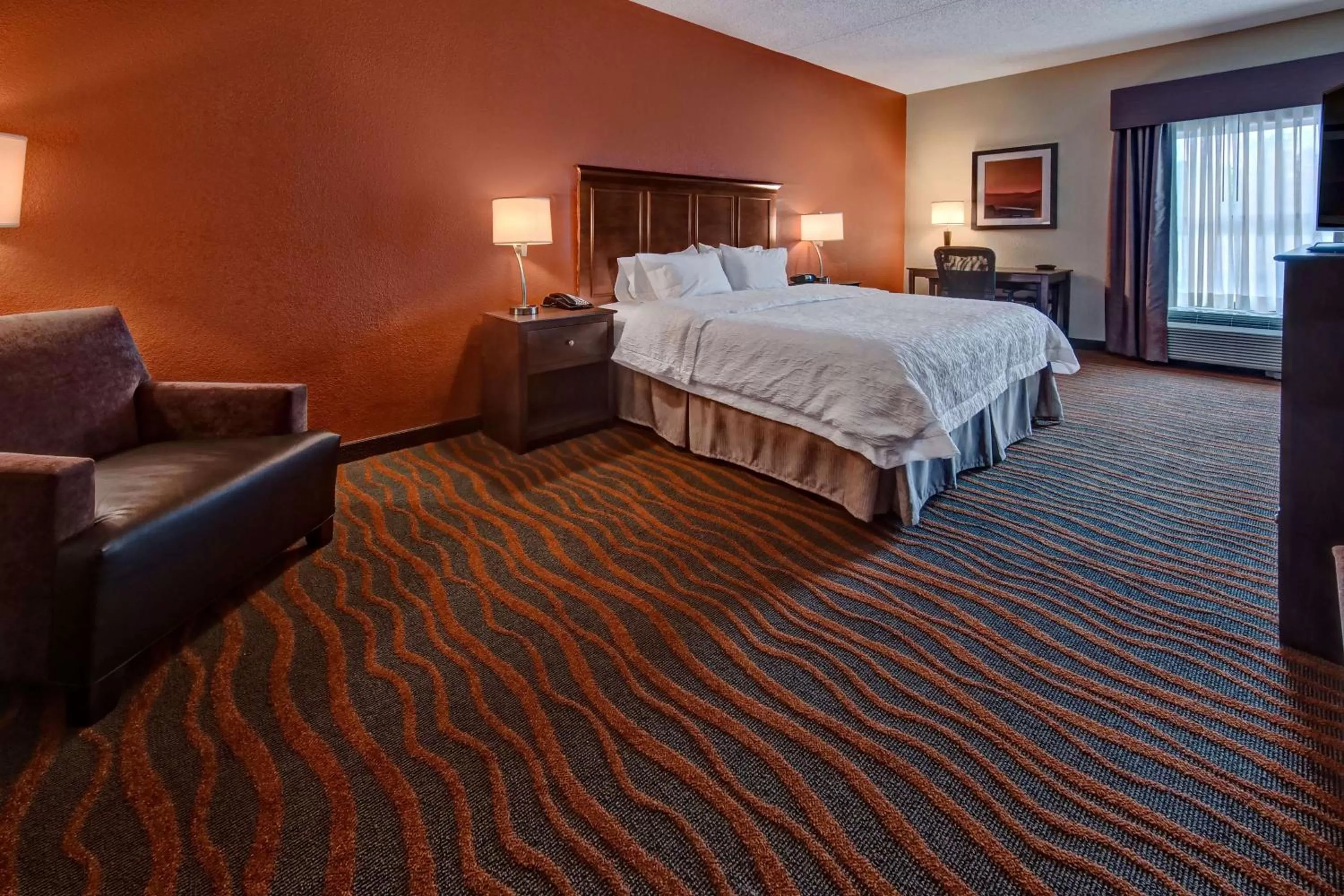 Living room, Bed in Hampton Inn by Hilton Clarksville