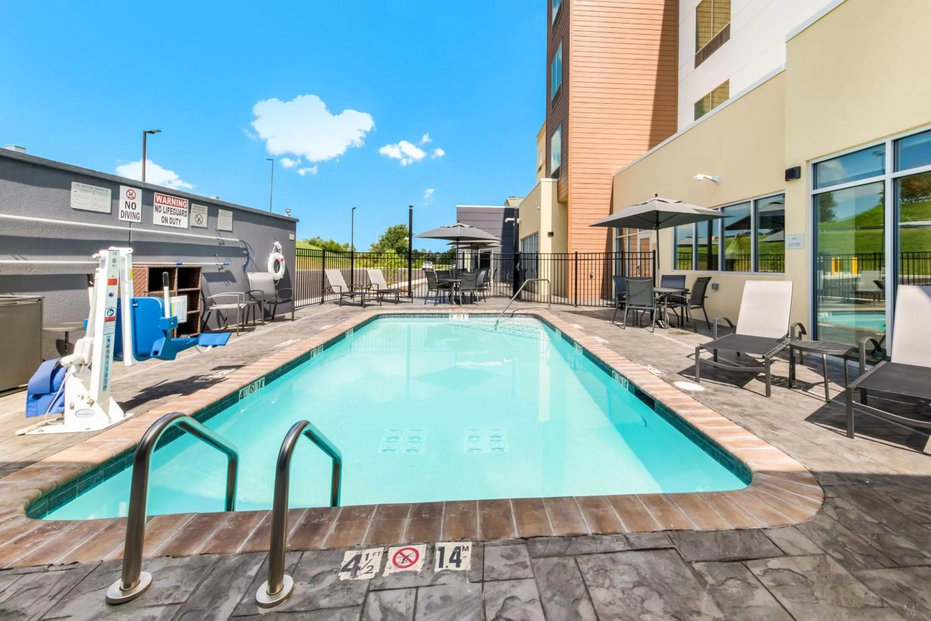 Swimming pool in Fairfield by Marriott Inn & Suites Knoxville Clinton