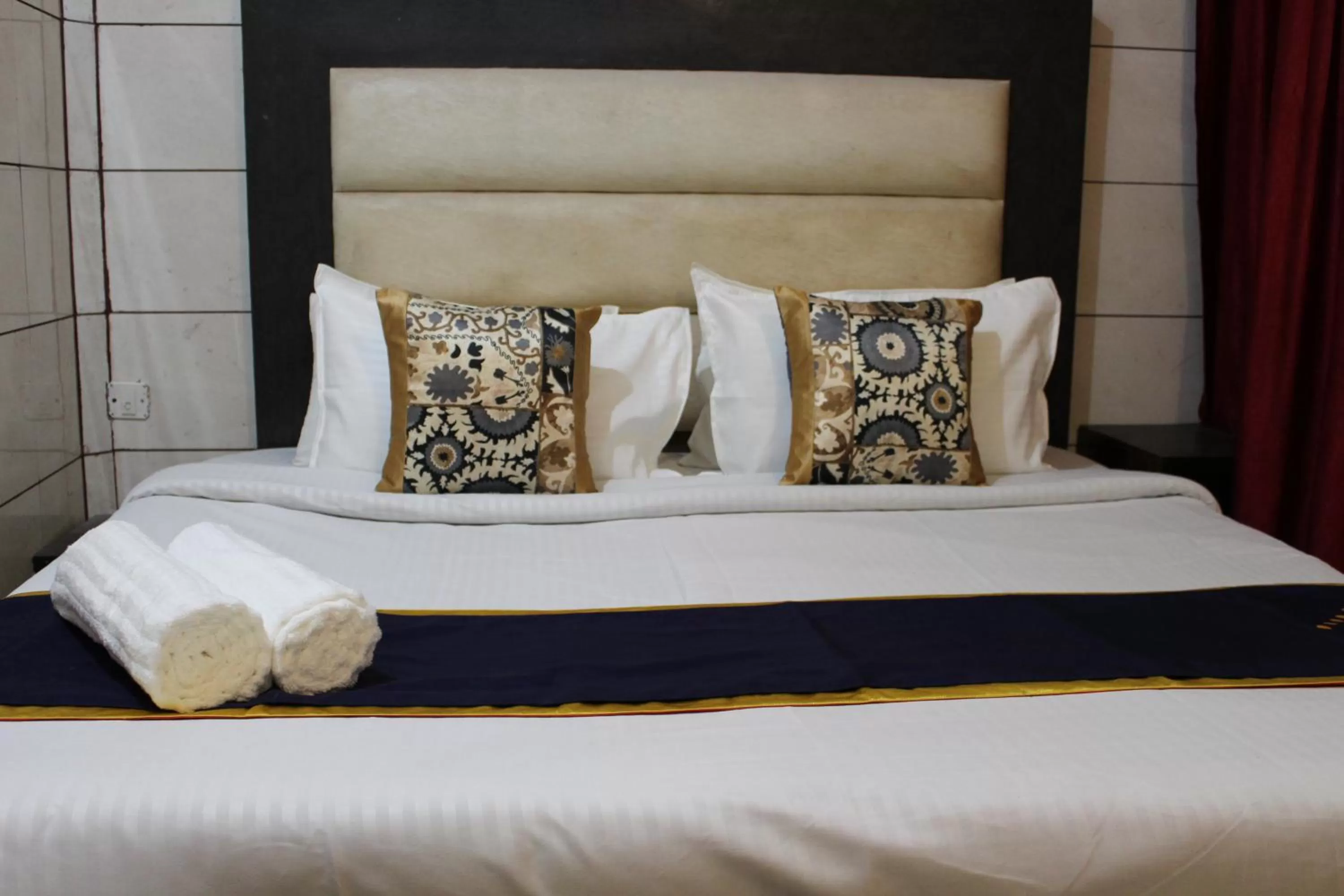 Bed in Trimrooms JMC Katra