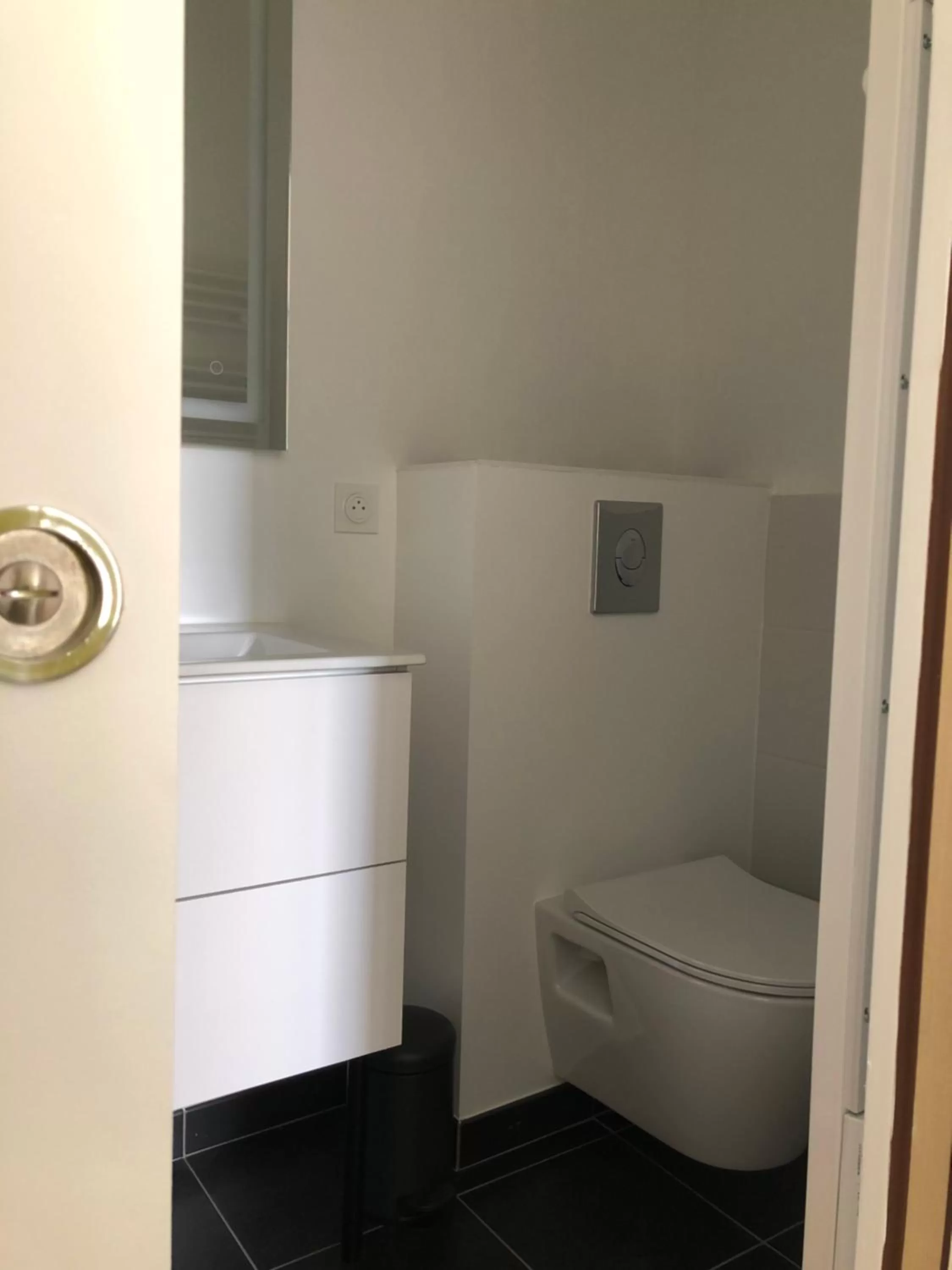 Bathroom in Chambre indépendante au Manoir de la Célinais côté jardin