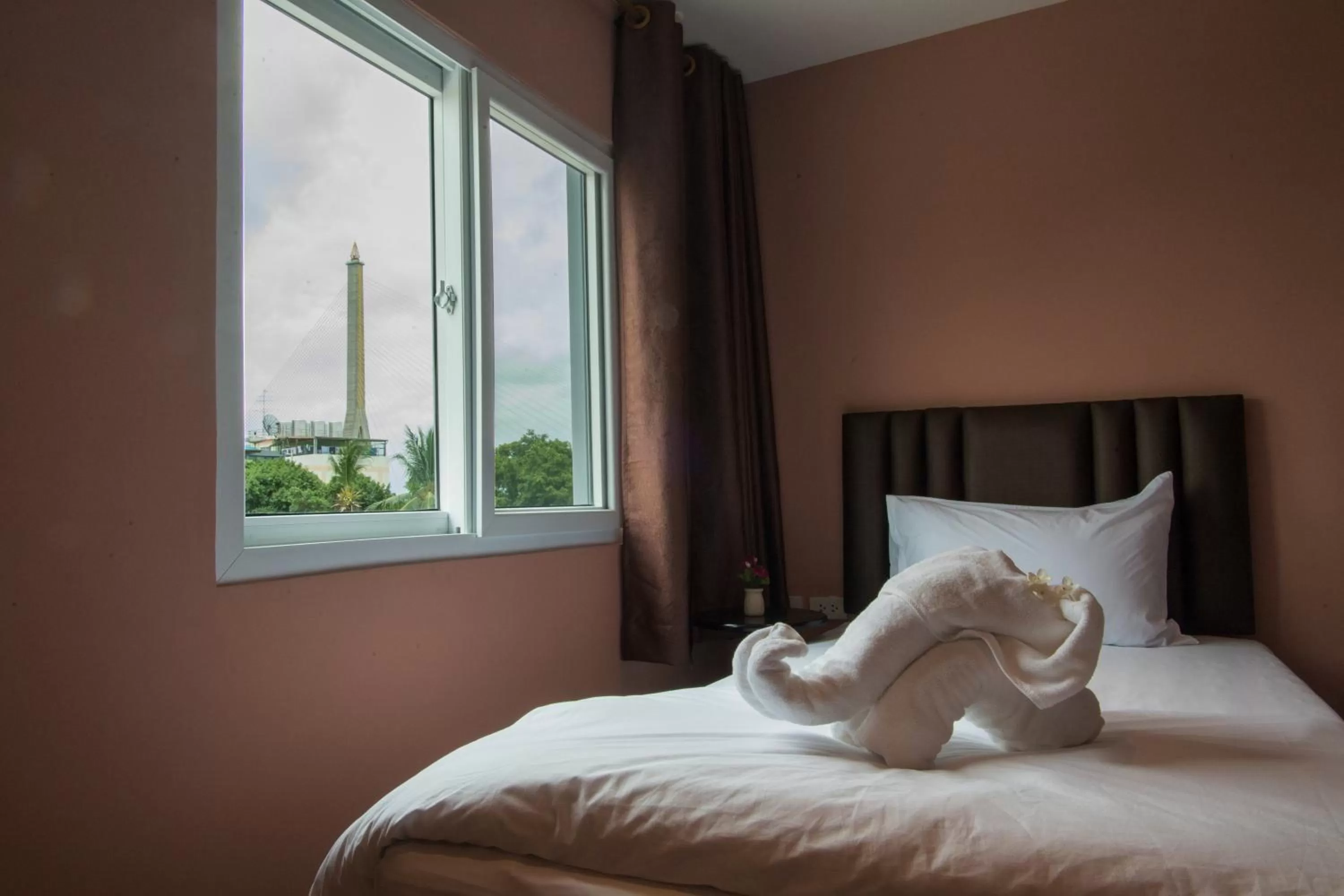 Bed in Let's Zzz Bangkok