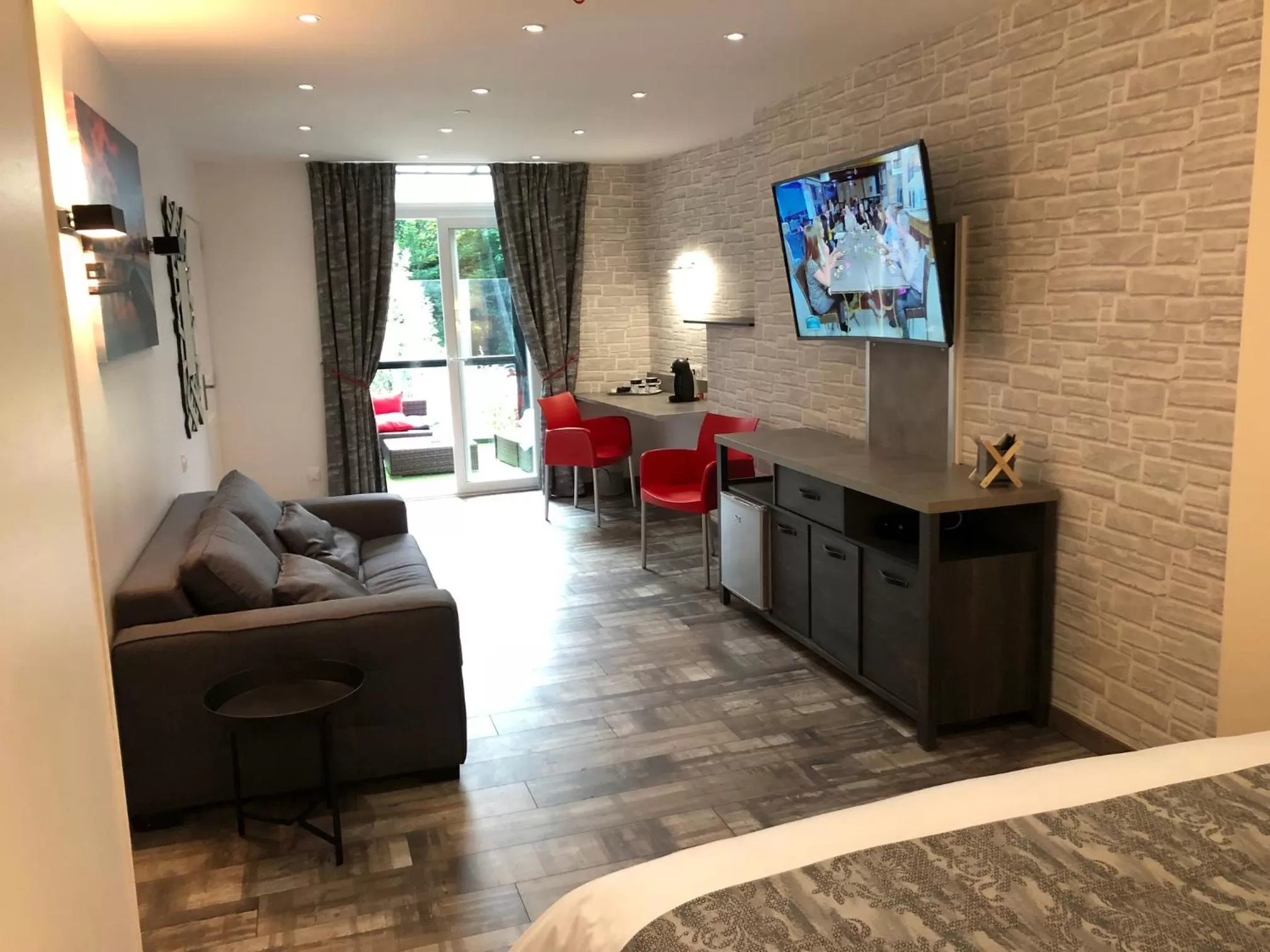 Lounge or bar in Le Beverl'inn