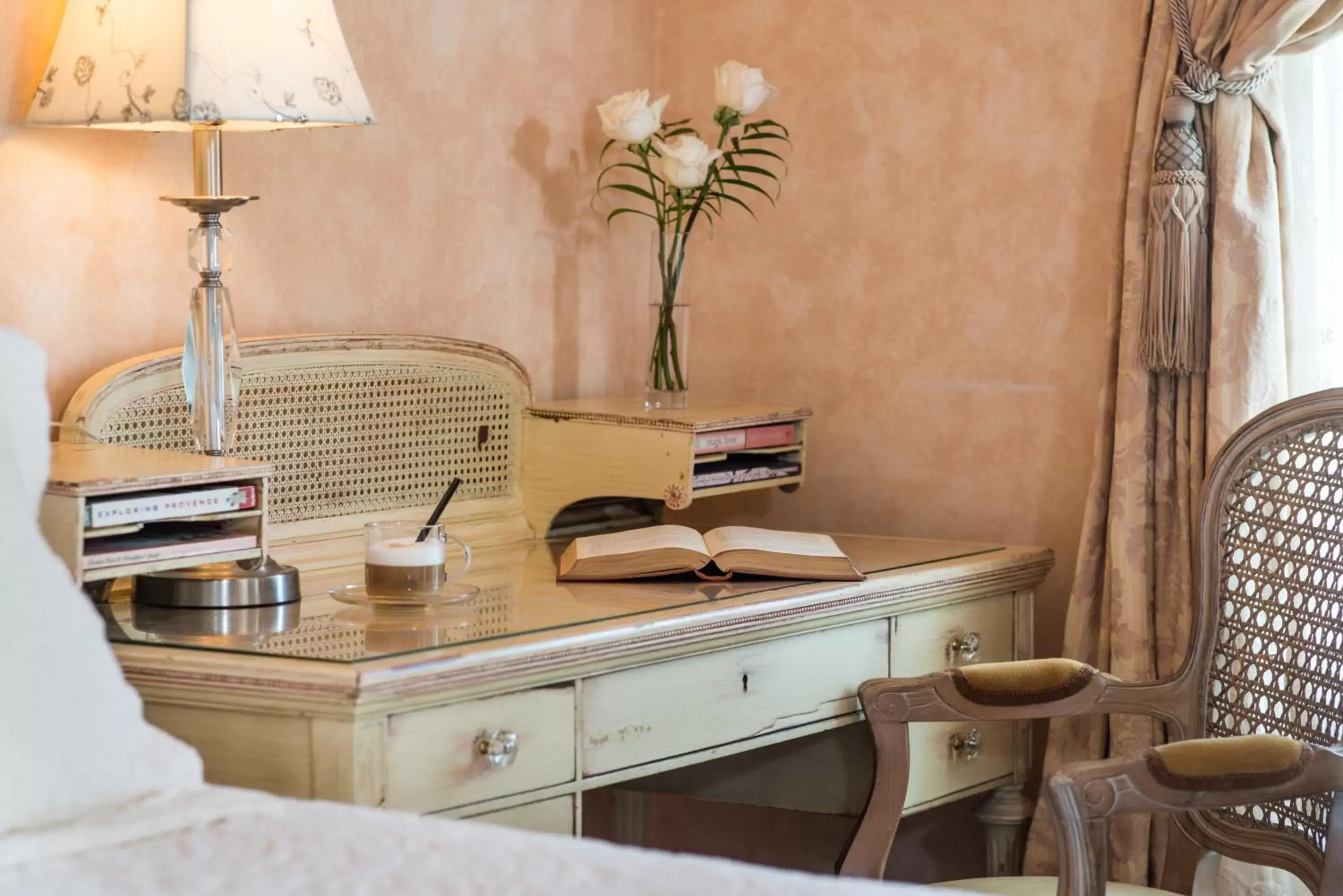 Queen Room with Spa Bath in Captain Farris House Queen Room with Spa Bath in Captain Farris House