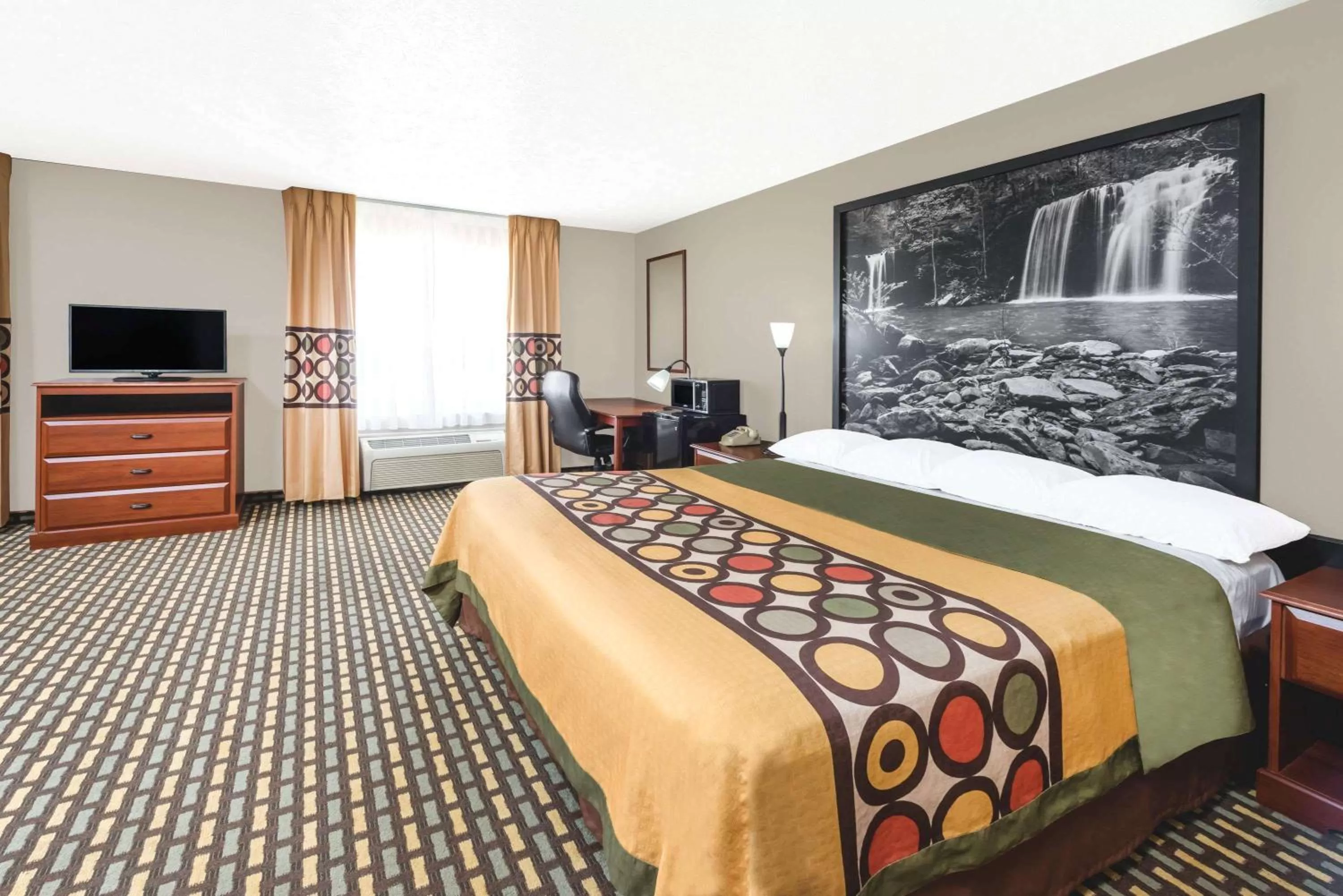 Photo of the whole room, Bed in Super 8 by Wyndham Bolivar