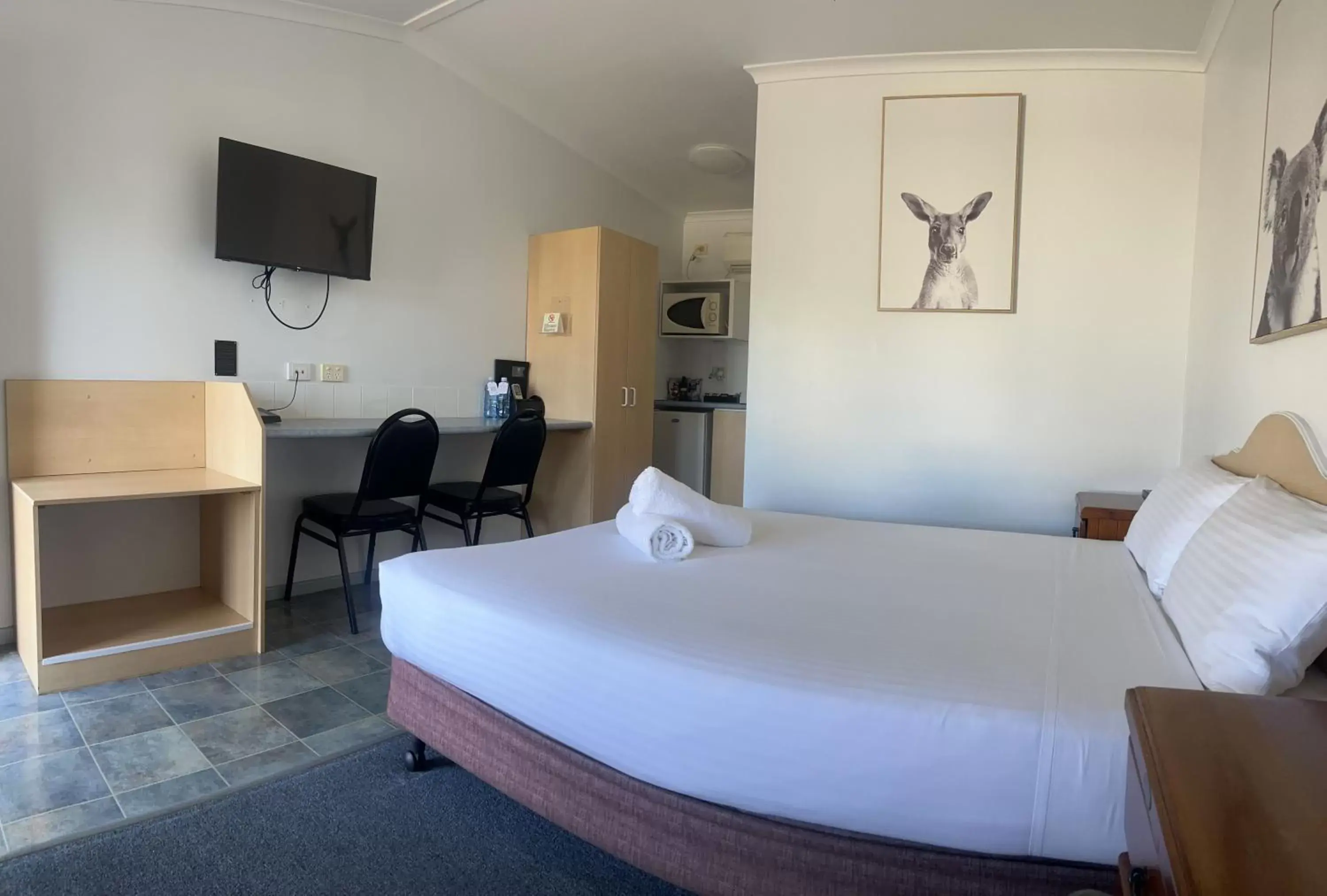 Queen Room in Pete's Place Roma Queen Room in Pete's Place Roma