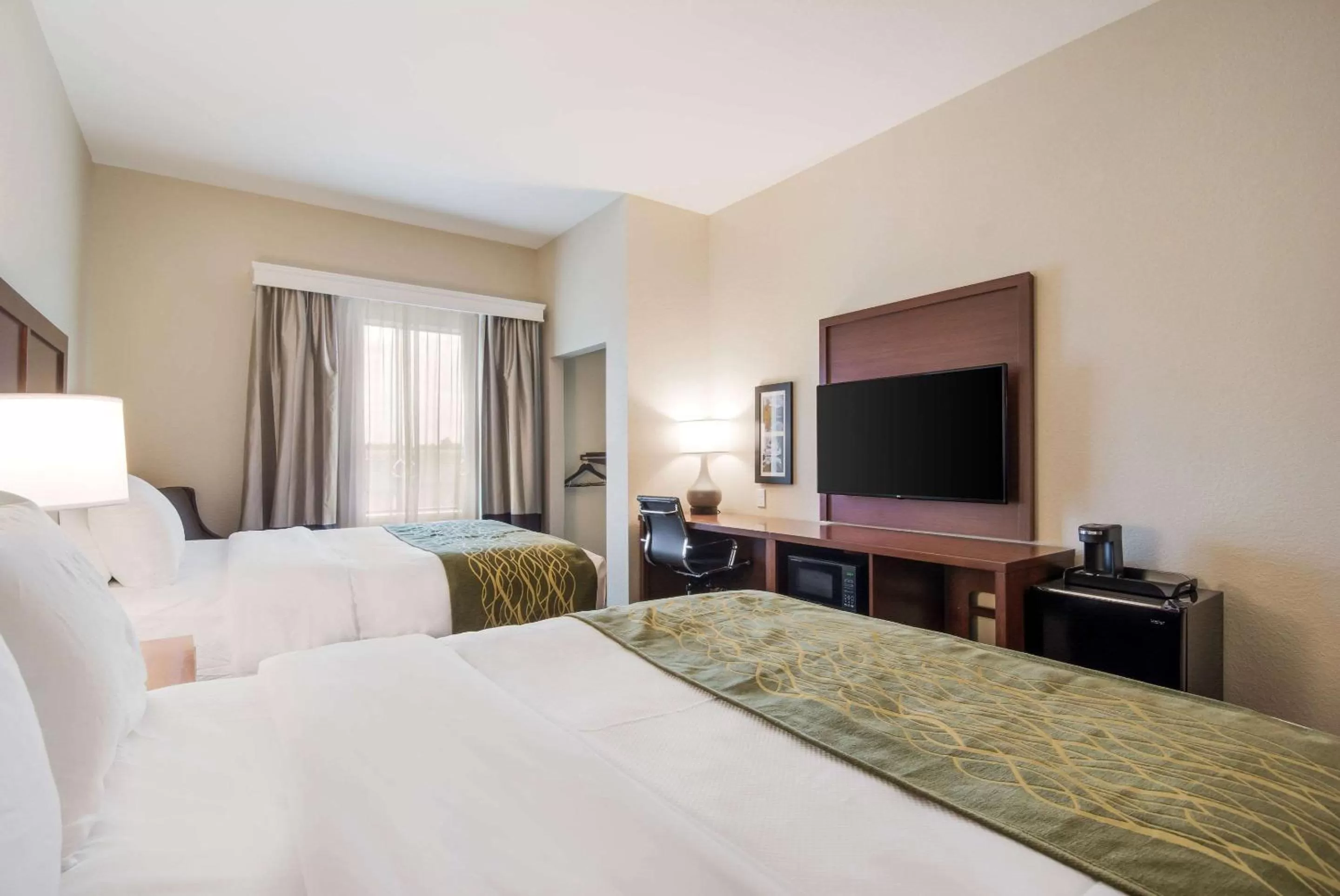 Photo of the whole room, Bed in Comfort Inn & Suites Rock Hill Northeast